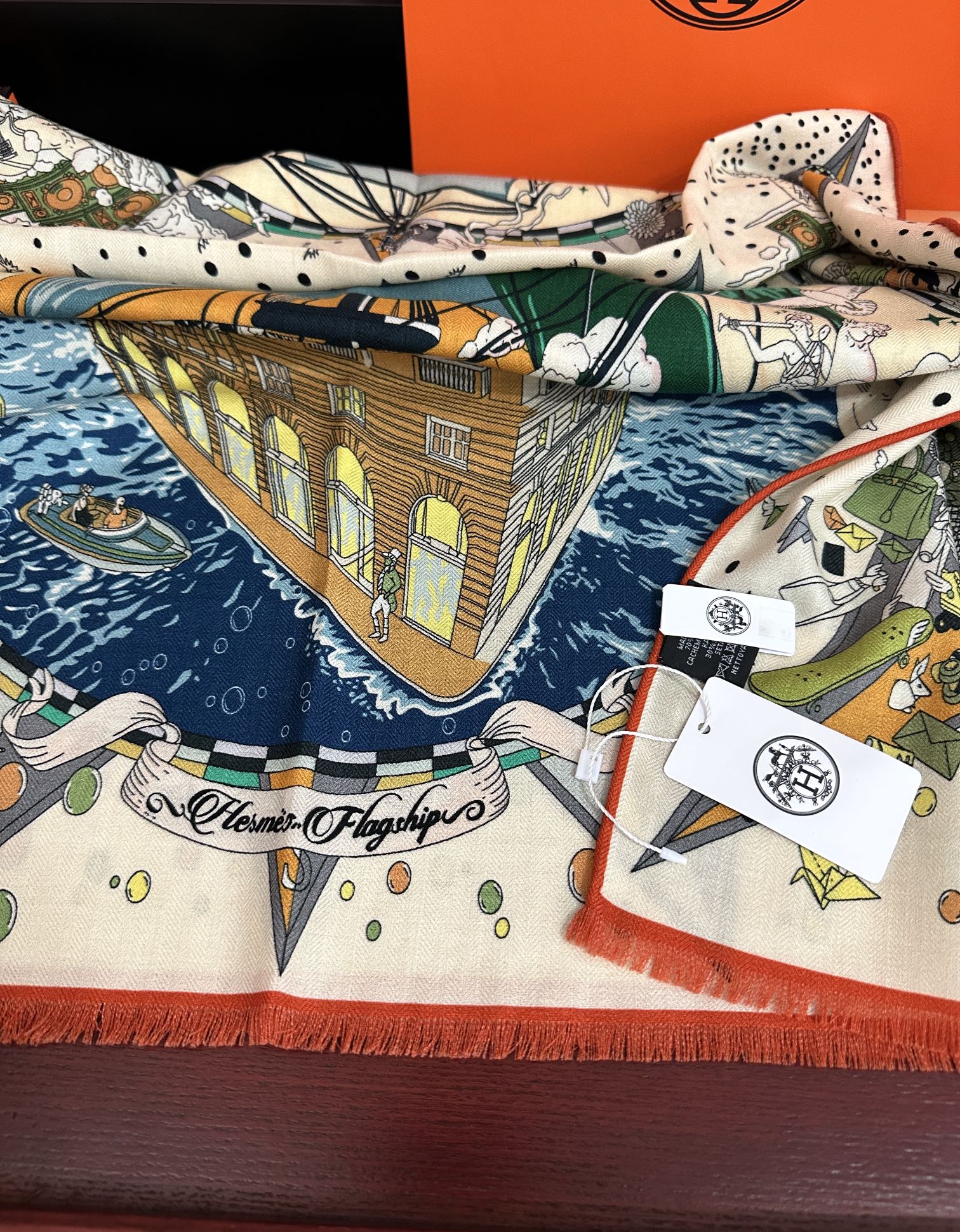 Hermès 新款爱马仕 2050双面同色【一帆风顺】太美了 下手一定要快 四季都可以用 真心美的让人非常非上身效果简直美翻了 品质非常完美 整个围巾给人气场的同时又非常 秀丽 绝对值得入手的新款 实物一拿到就会庆幸自己是女人的绝美好货 尺寸：65x185