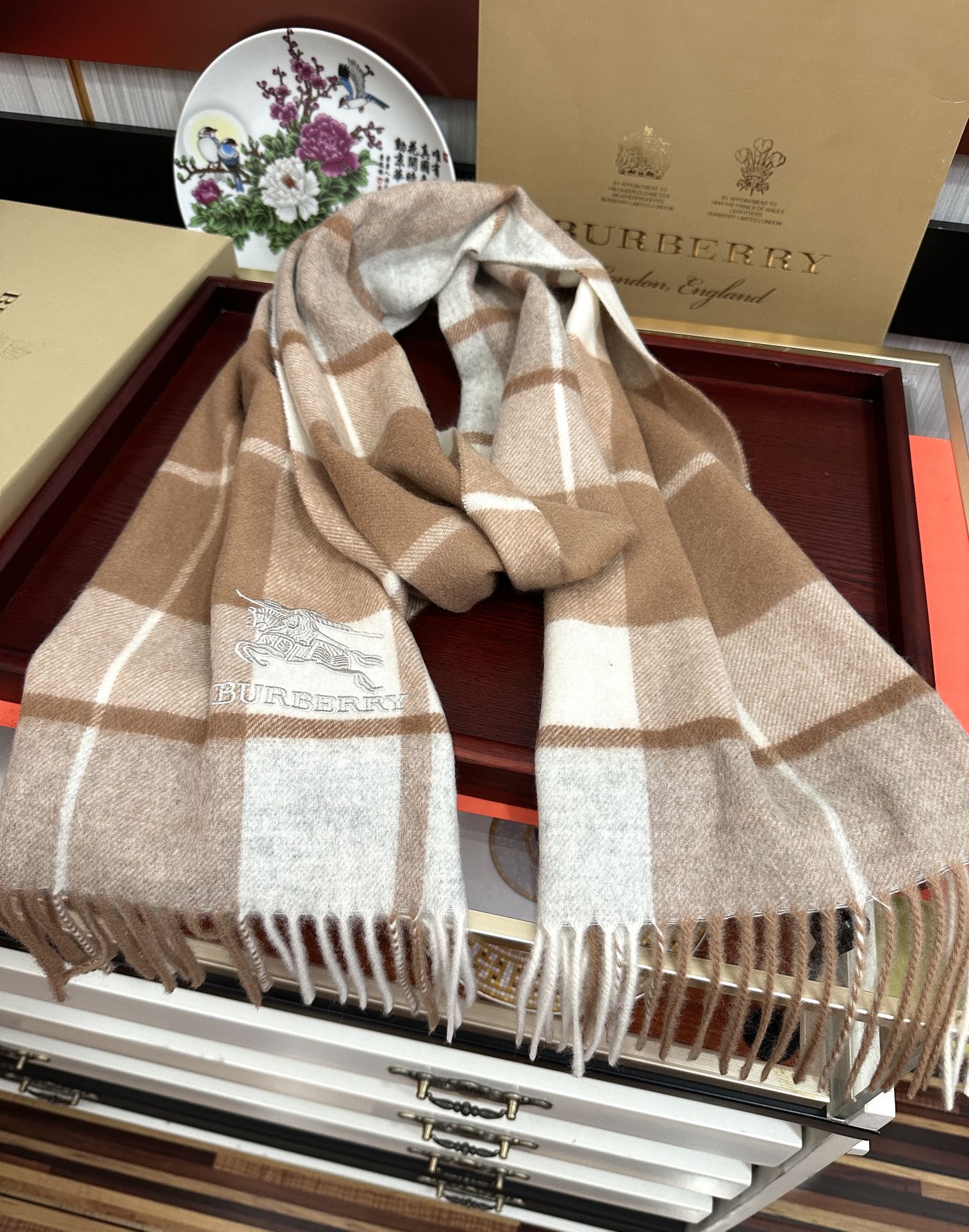 Burberry 125%山羊绒 2025 巴宝莉【刺绣战马】采用内蒙古 山羊绒 最新款男女通用 重磅推荐 的格子