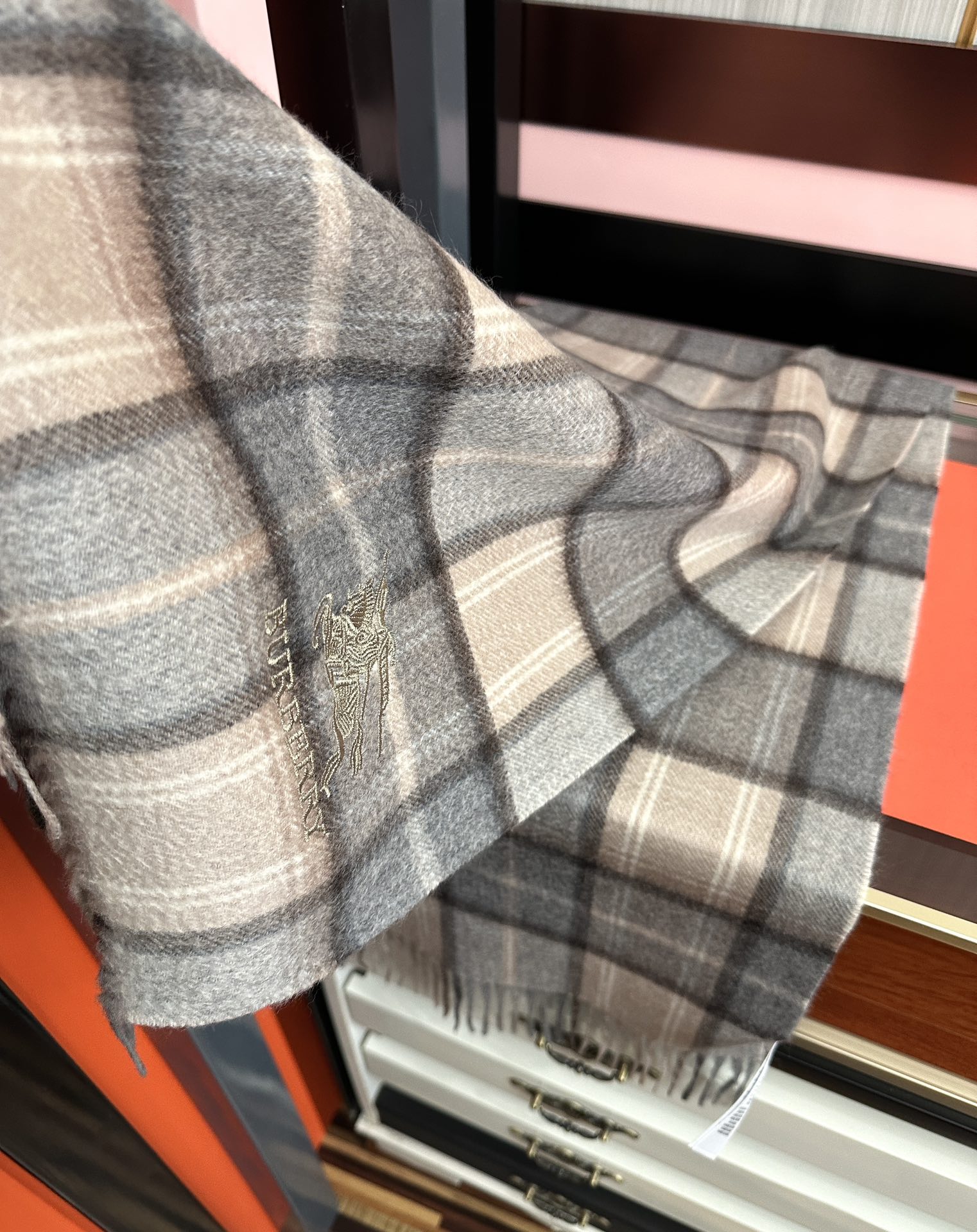 Burberry 125%山羊绒 水波纹 2025巴宝莉采用内蒙古 山羊绒 最新款男女通用 重磅推荐 的格子