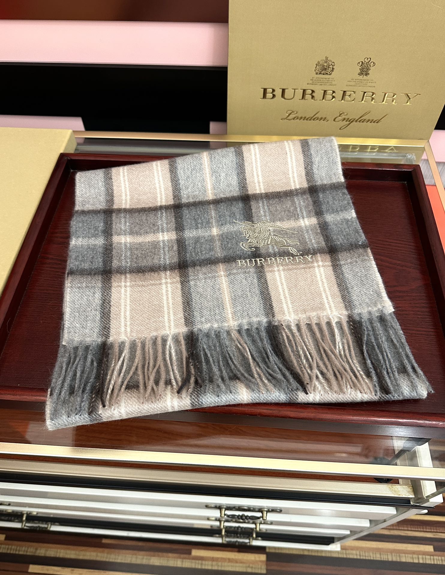 Burberry 125%山羊绒 水波纹 2025巴宝莉采用内蒙古 山羊绒 最新款男女通用 重磅推荐 的格子
