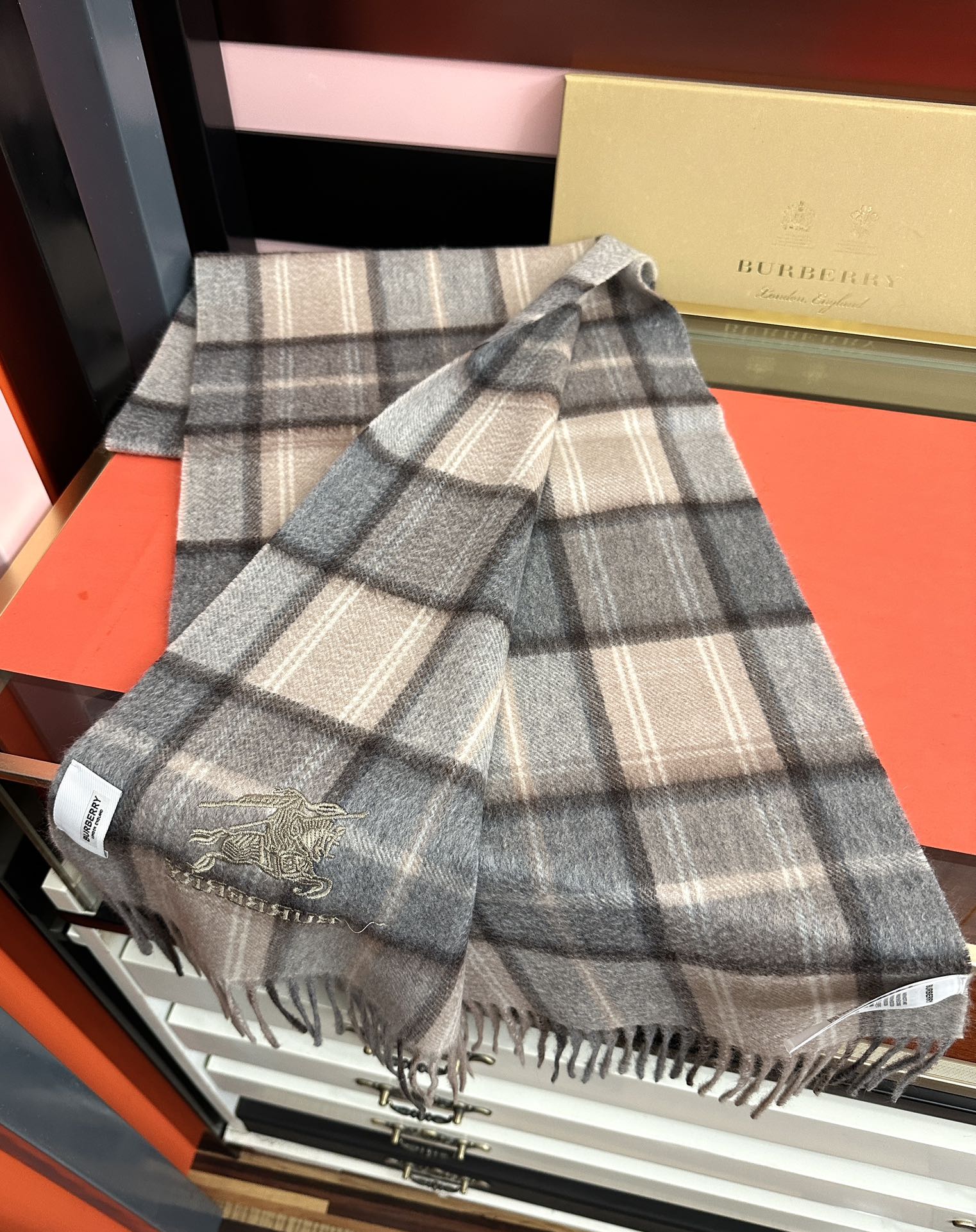 Burberry 125%山羊绒 水波纹 2025巴宝莉采用内蒙古 山羊绒 最新款男女通用 重磅推荐 的格子
