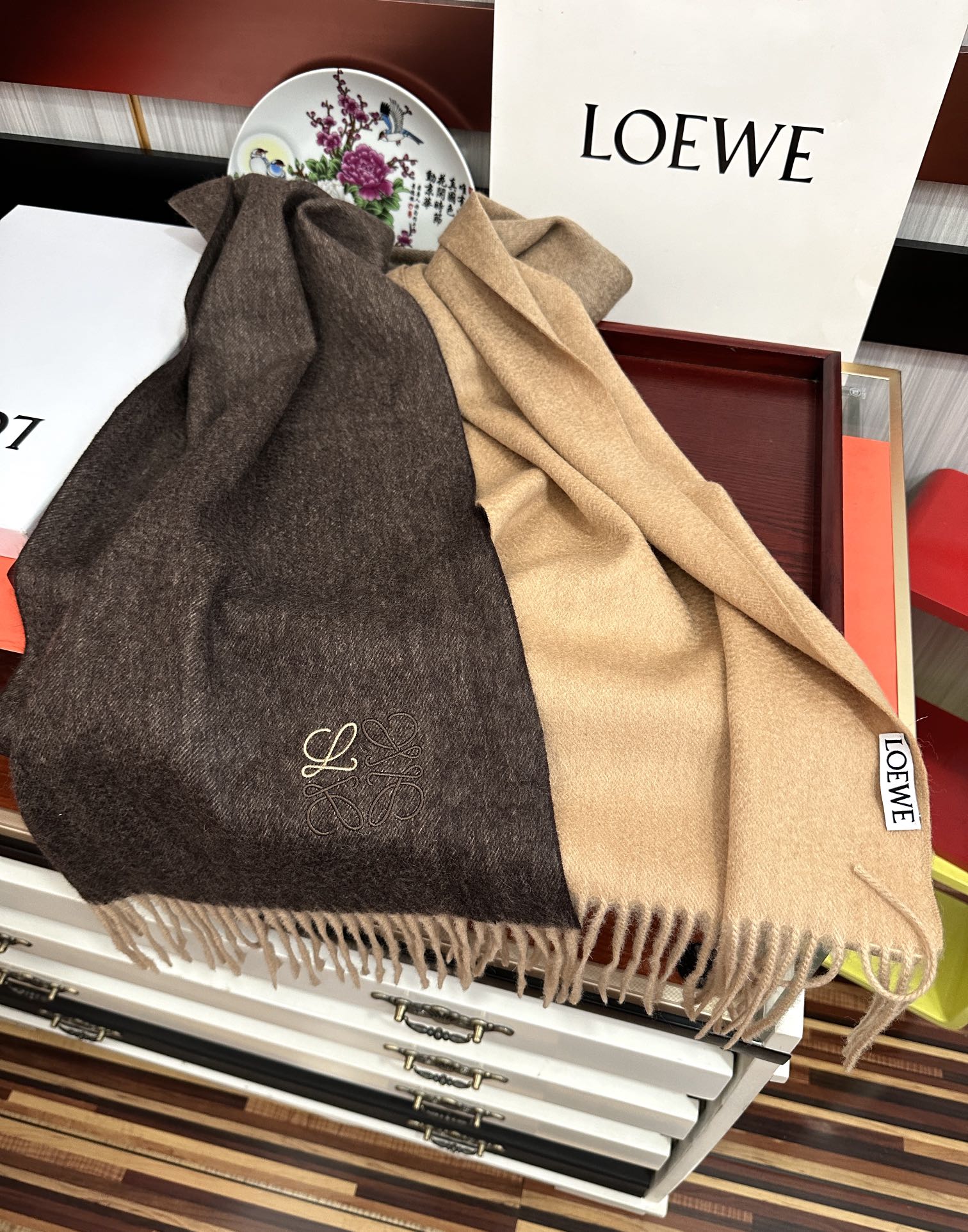 Loewe 2050新品 太美了 罗意威 采用内蒙古山羊绒 渐变系列 最新款男女通用 重磅推荐 的格子