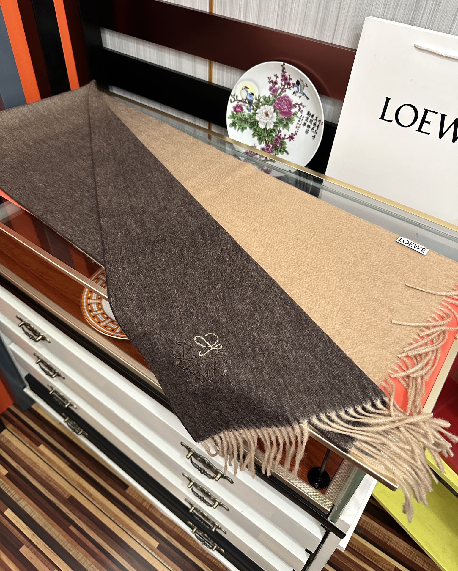 Loewe 2050新品 太美了 罗意威 采用内蒙古山羊绒 渐变系列 最新款男女通用 重磅推荐 的格子