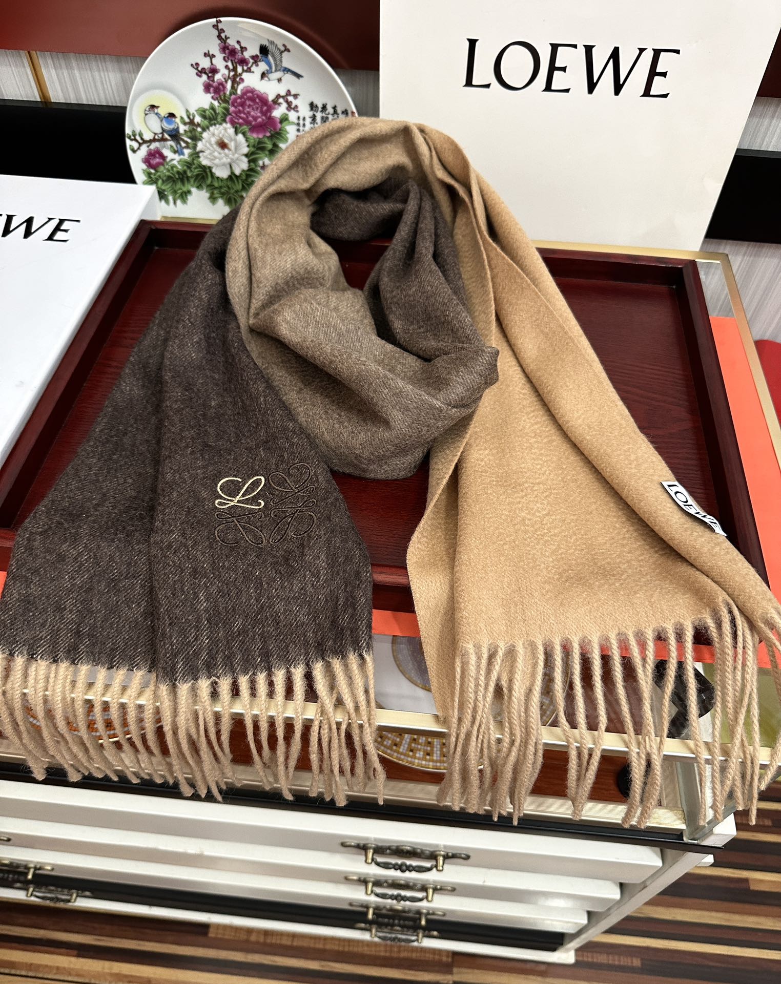 Loewe 2050新品 太美了 罗意威 采用内蒙古山羊绒 渐变系列 最新款男女通用 重磅推荐 的格子