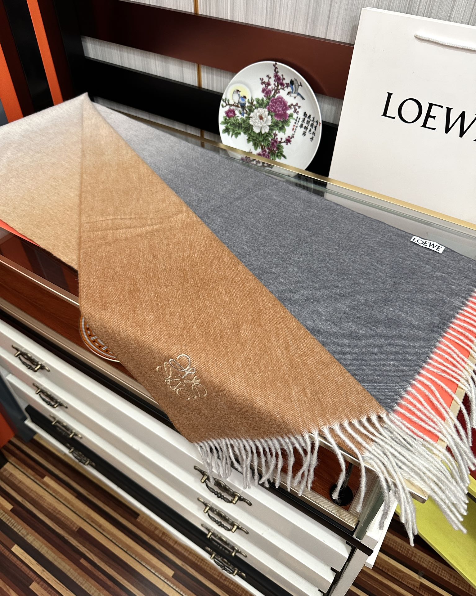 Loewe 2050新品 太美了 罗意威 采用内蒙古山羊绒 渐变系列 最新款男女通用 重磅推荐 的格子
