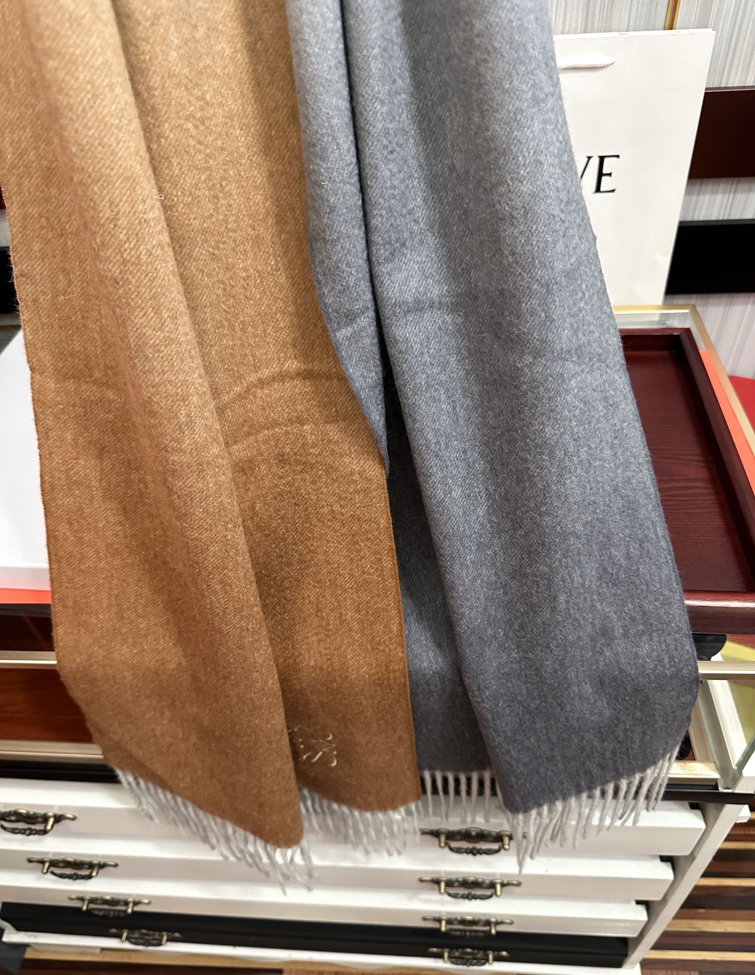 Loewe 2050新品 太美了 罗意威 采用内蒙古山羊绒 渐变系列 最新款男女通用 重磅推荐 的格子