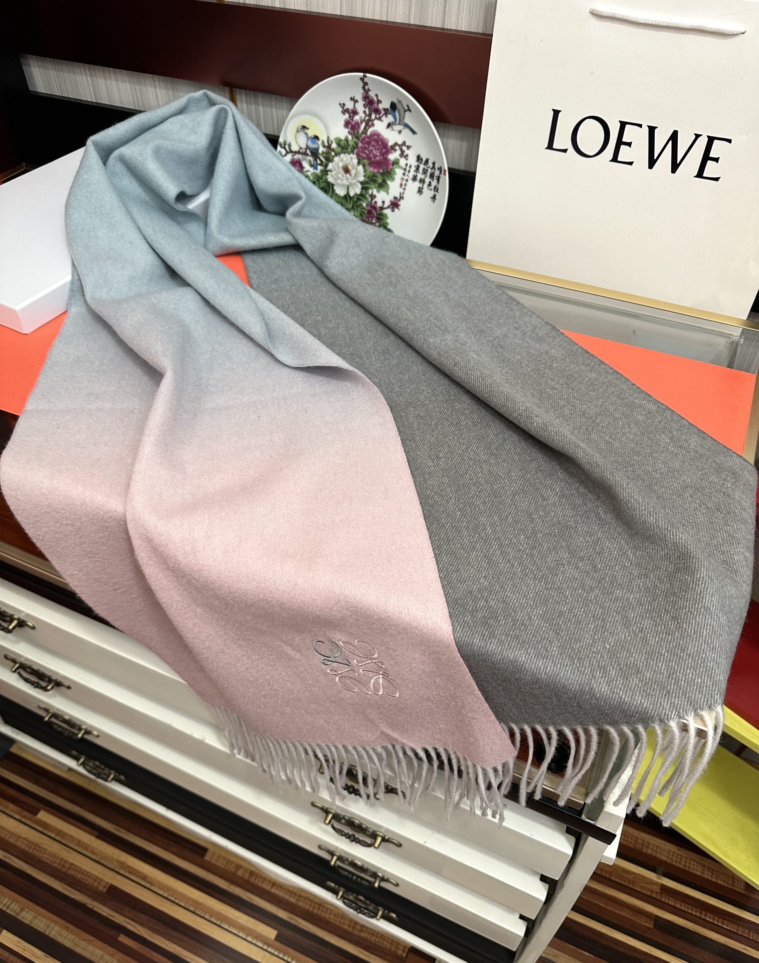 Loewe 2050新品 太美了 罗意威 采用内蒙古山羊绒 渐变系列 最新款男女通用 重磅推荐 的格子