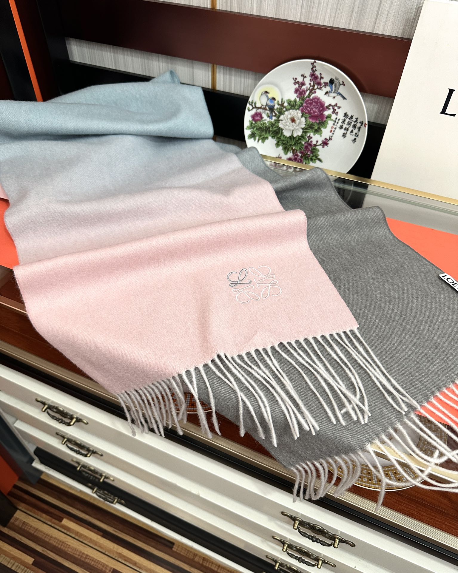 Loewe 2050新品 太美了 罗意威 采用内蒙古山羊绒 渐变系列 最新款男女通用 重磅推荐 的格子