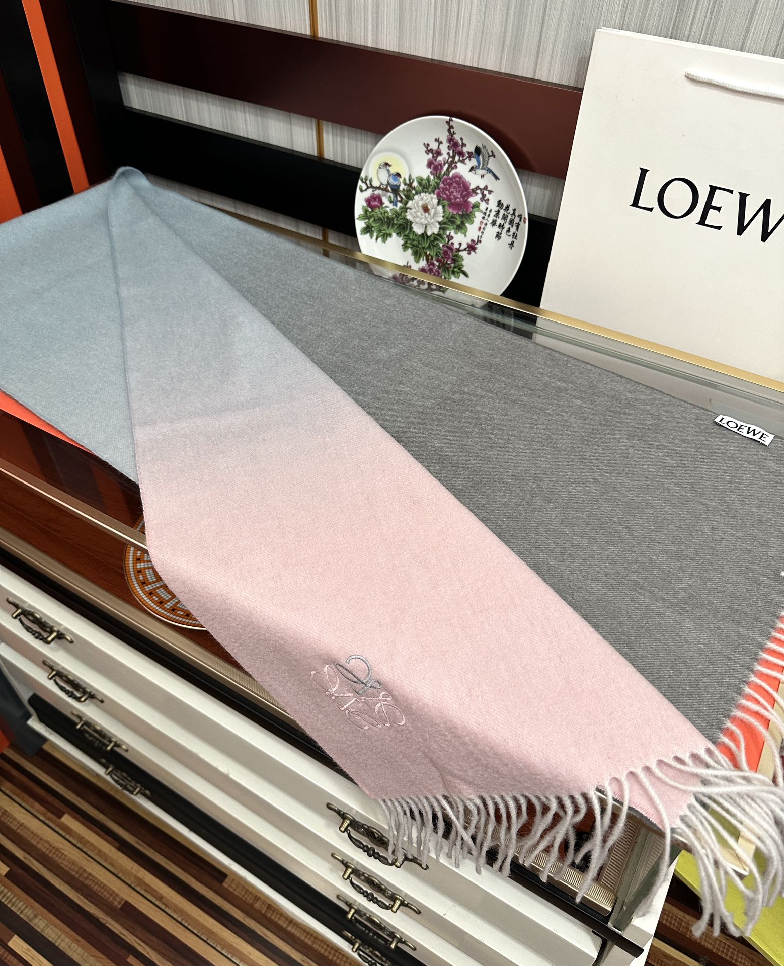 Loewe 2050新品 太美了 罗意威 采用内蒙古山羊绒 渐变系列 最新款男女通用 重磅推荐 的格子
