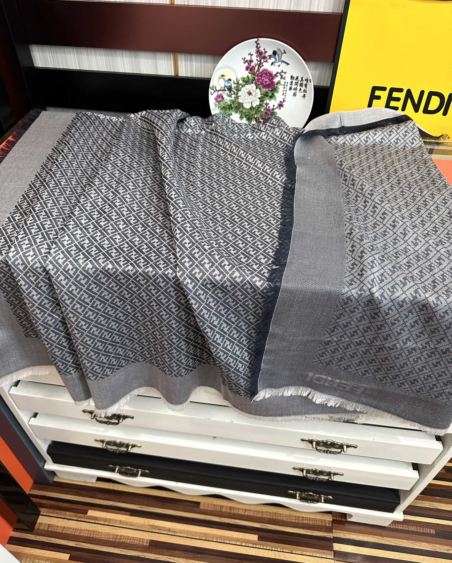 Fendi 上新 芬迪 重磅推荐F字母标志 太美了 永不过时 好货不怕晚 款F家人手 一条最最 款