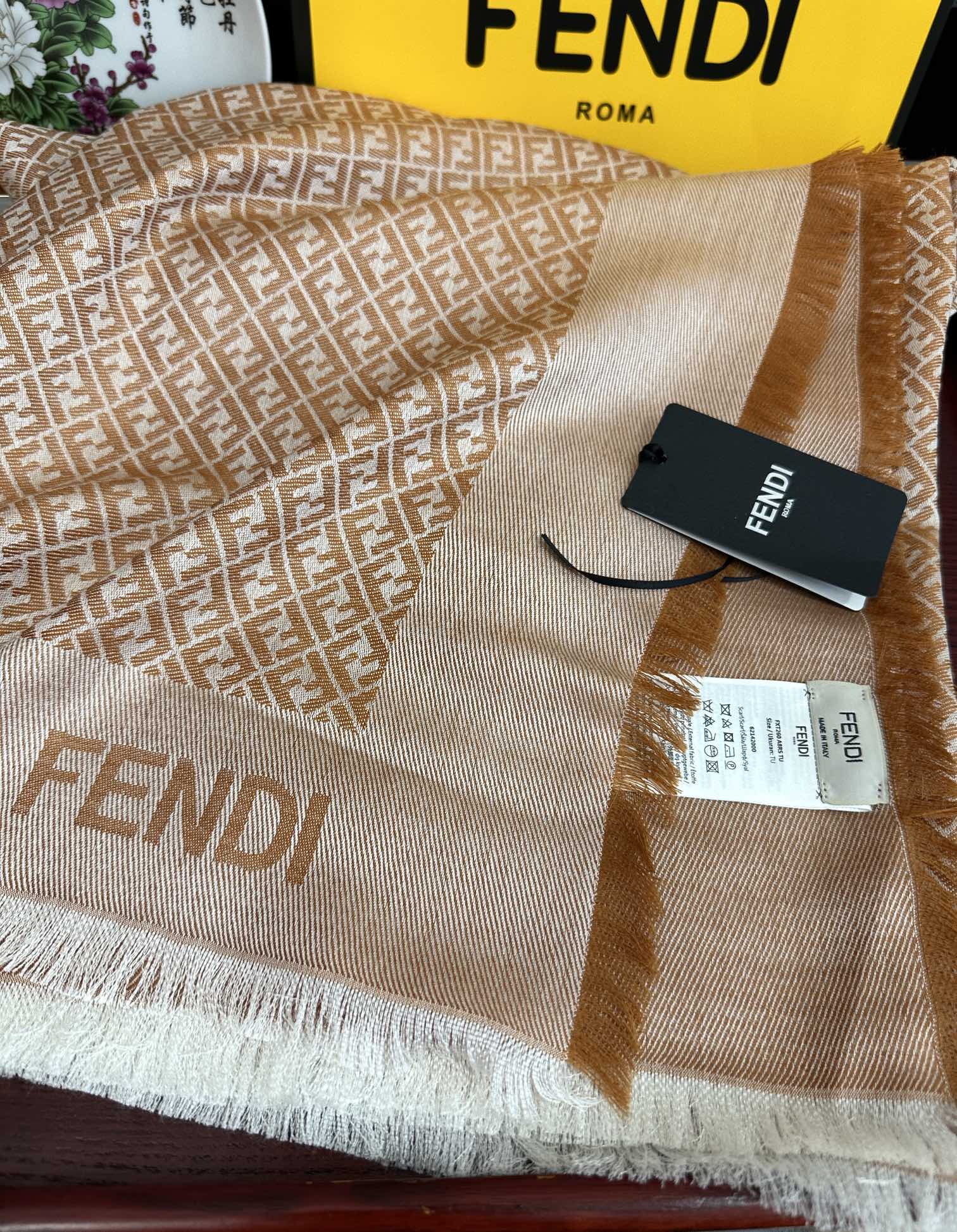 Fendi 上新 芬迪 重磅推荐F字母标志 太美了 永不过时 好货不怕晚 款F家人手 一条最最 款
