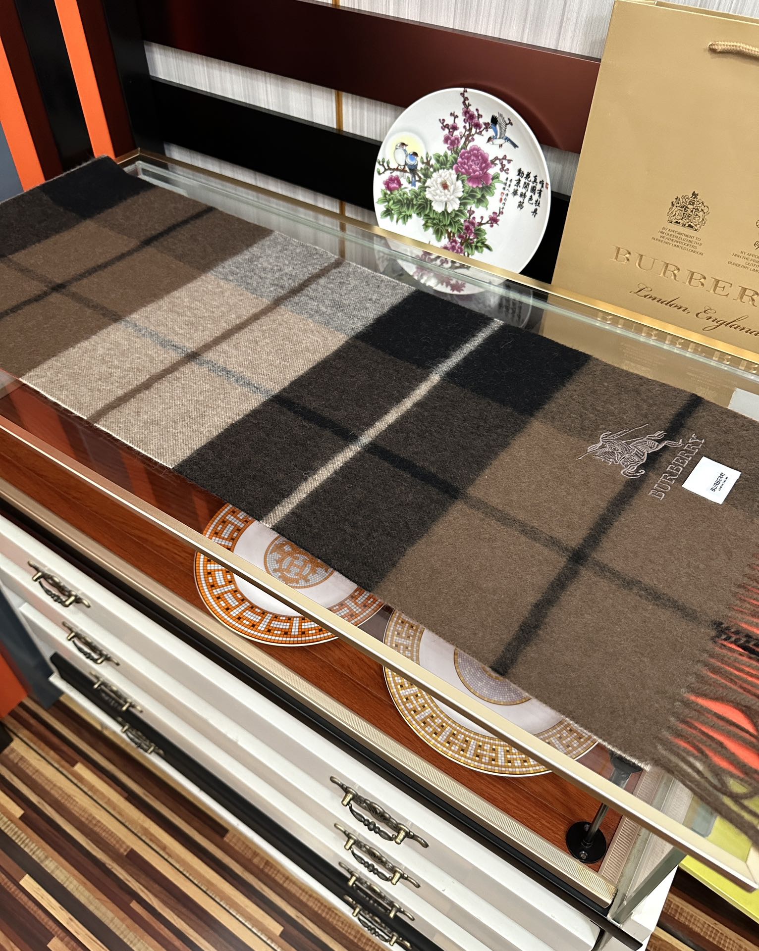 Burberry 巴宝莉100%羊绒 25最 【采用内蒙古山羊绒】 围巾‼ 太美了 让人耳目一新的感觉 手感柔软舒适