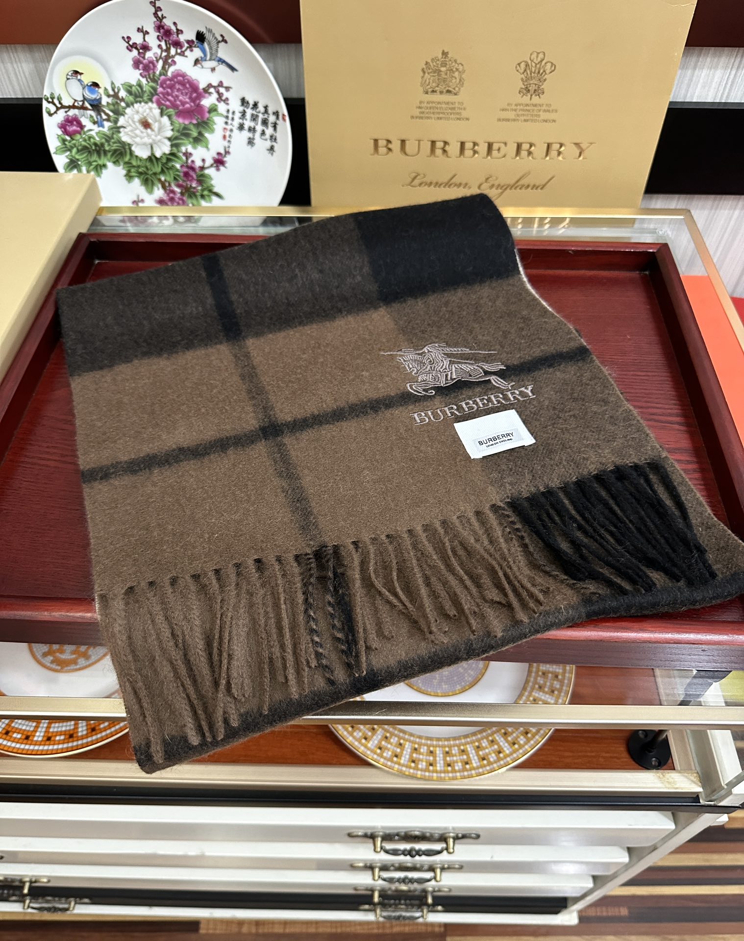 Burberry 巴宝莉100%羊绒 25最 【采用内蒙古山羊绒】 围巾‼ 太美了 让人耳目一新的感觉 手感柔软舒适