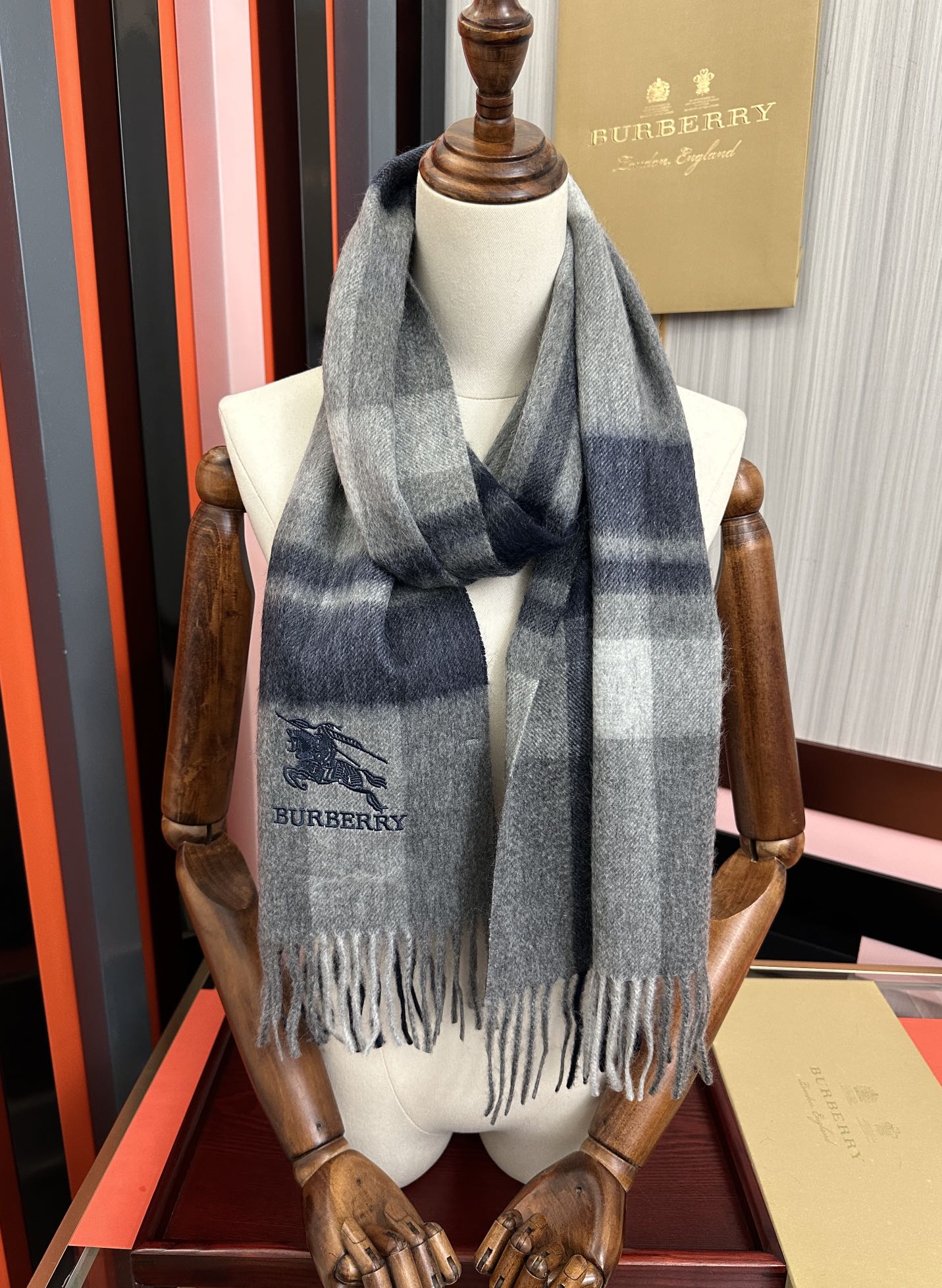 Burberry 125%山羊绒 2025 巴宝莉【刺绣战马】采用内蒙古 山羊绒 新款男女通用 重磅推荐 的格子