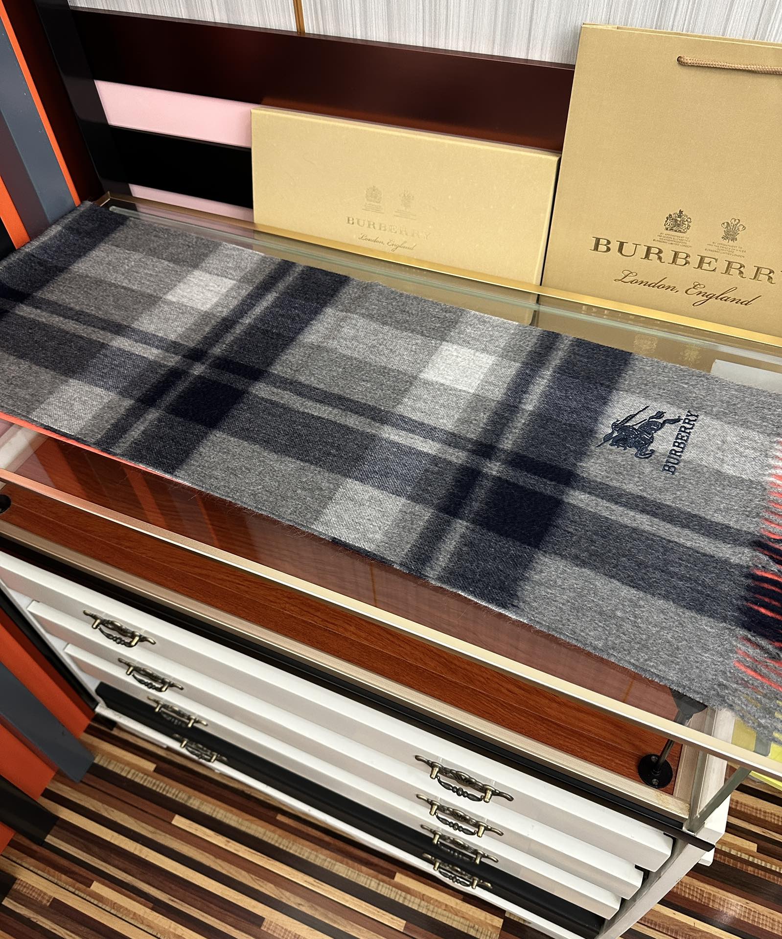 Burberry 125%山羊绒 2025 巴宝莉【刺绣战马】采用内蒙古 山羊绒 新款男女通用 重磅推荐 的格子