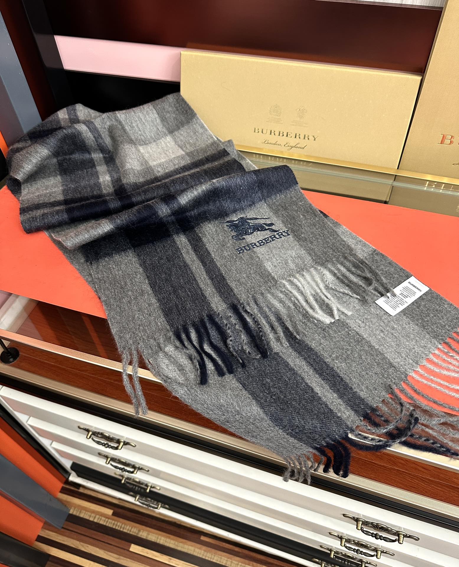 Burberry 125%山羊绒 2025 巴宝莉【刺绣战马】采用内蒙古 山羊绒 新款男女通用 重磅推荐 的格子
