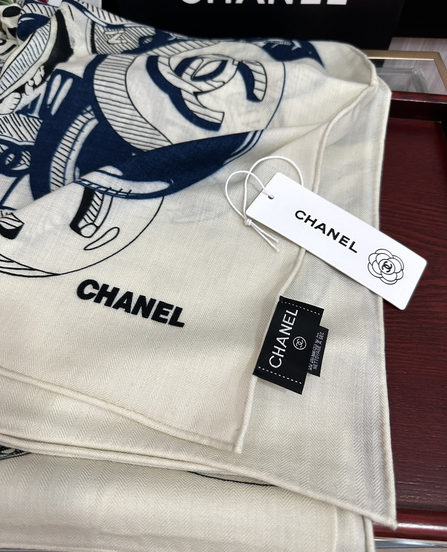 Chanel 香奈儿 【双面同色】 双C优雅Coco风 ~气质到骨子里 香奶奶新一季的面料超高级