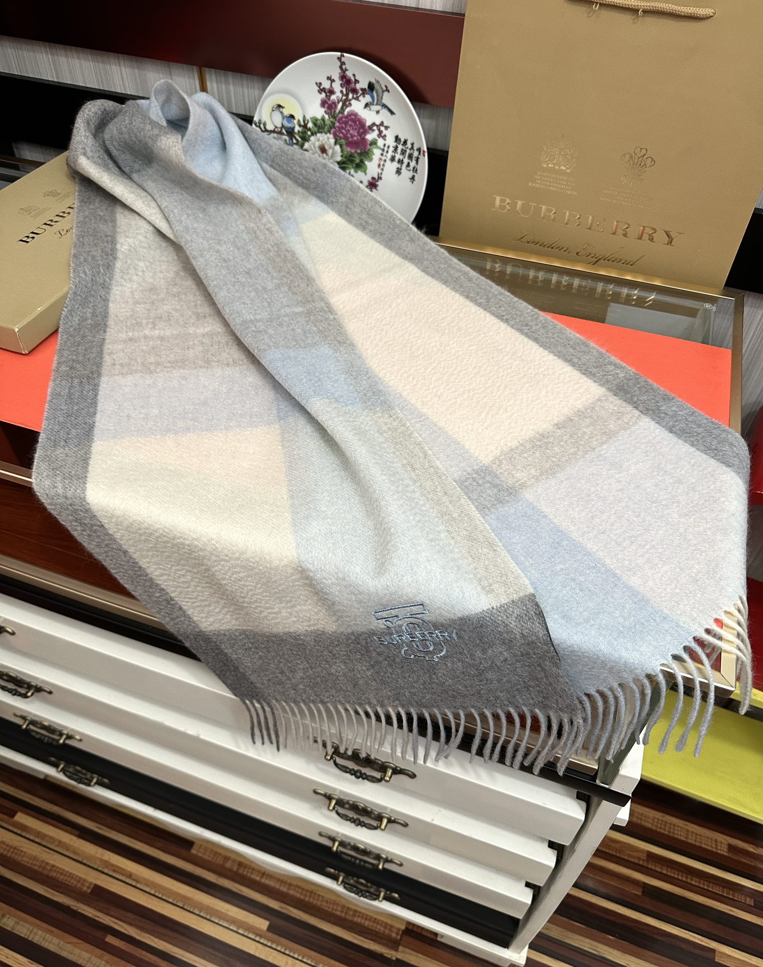 Burberry 125%山羊绒 2025 巴宝莉采用内蒙古 山羊绒 最新款男女通用 重磅推荐 的格子