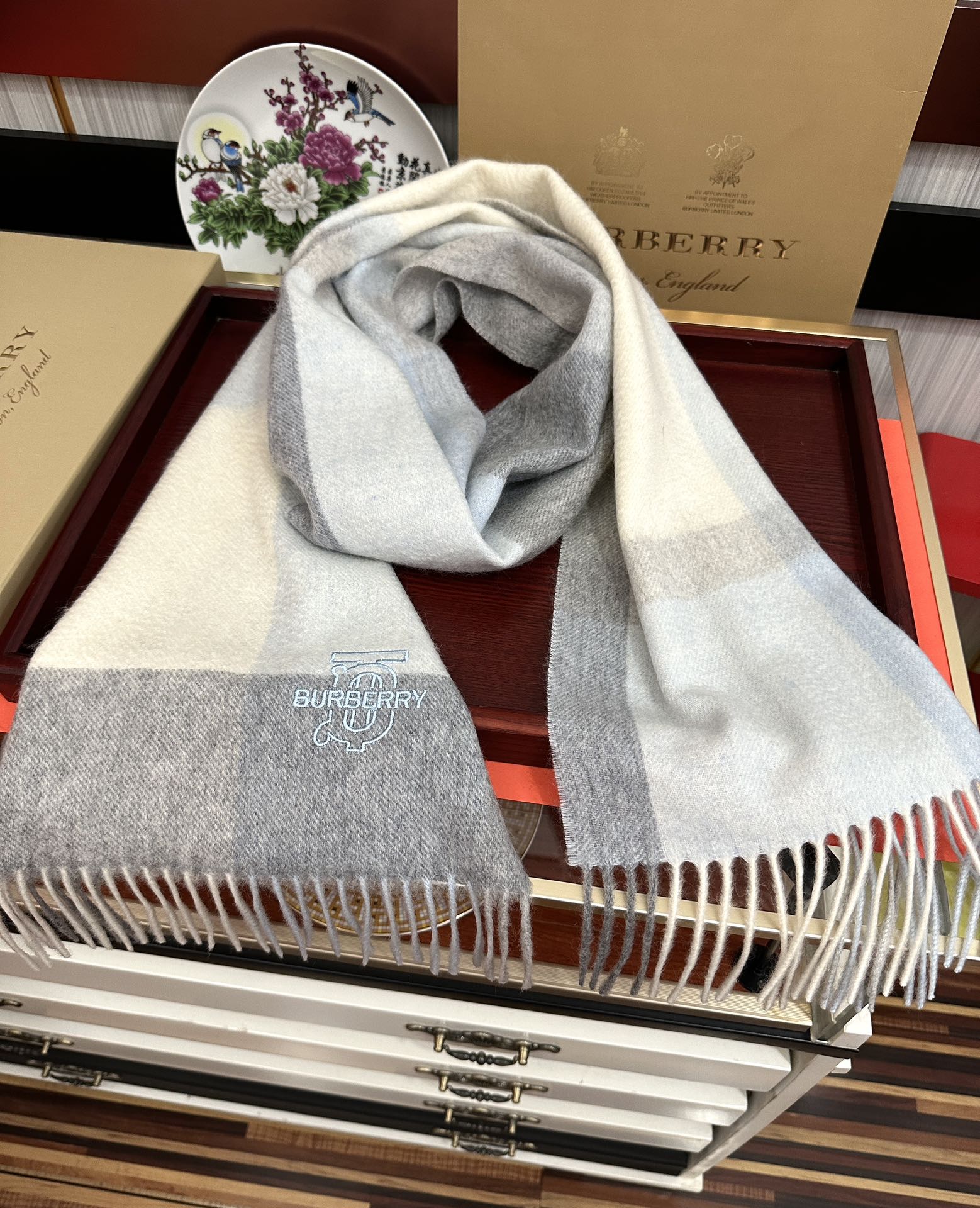 Burberry 125%山羊绒 2025 巴宝莉采用内蒙古 山羊绒 最新款男女通用 重磅推荐 的格子