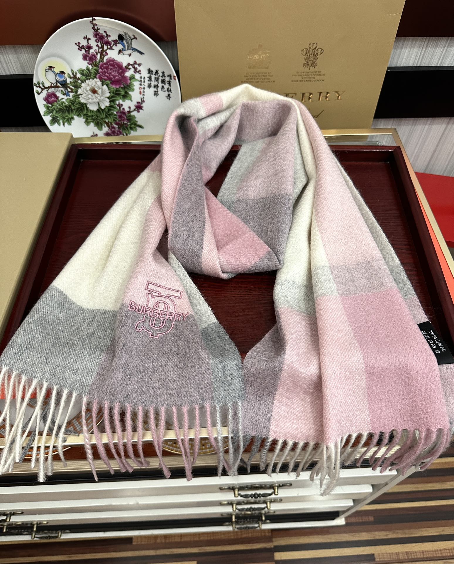 Burberry 125%山羊绒 2025 巴宝莉采用内蒙古 山羊绒 最新款男女通用 重磅推荐 的格子
