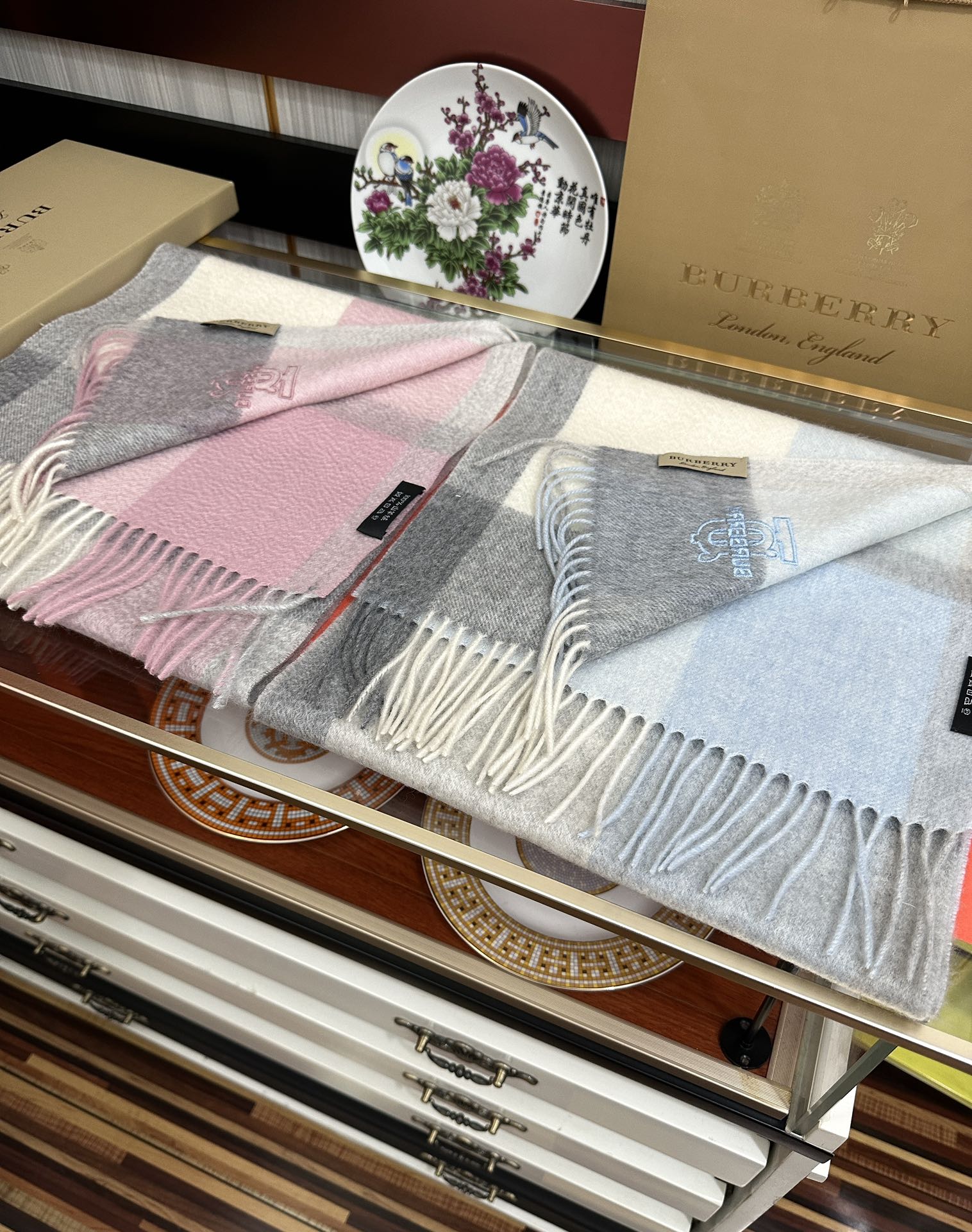 Burberry 125%山羊绒 2025 巴宝莉采用内蒙古 山羊绒 最新款男女通用 重磅推荐 的格子
