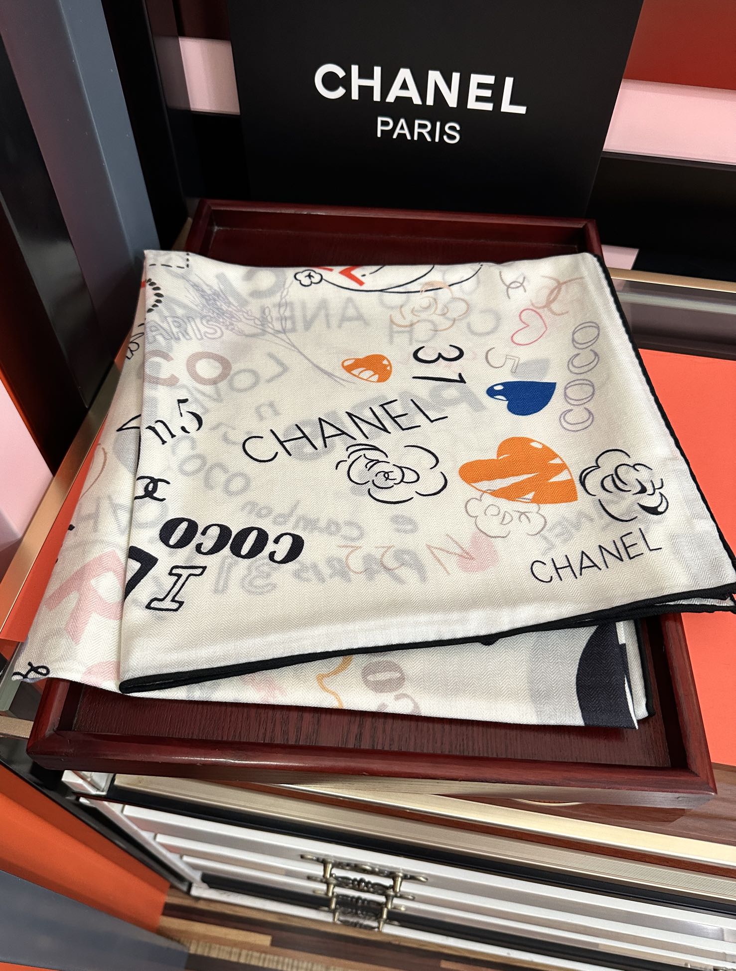 Chanel 新款2025 香奈儿 ZG同步【涂鸦印花系列】 太美了 茶花帽子 真心 柔软