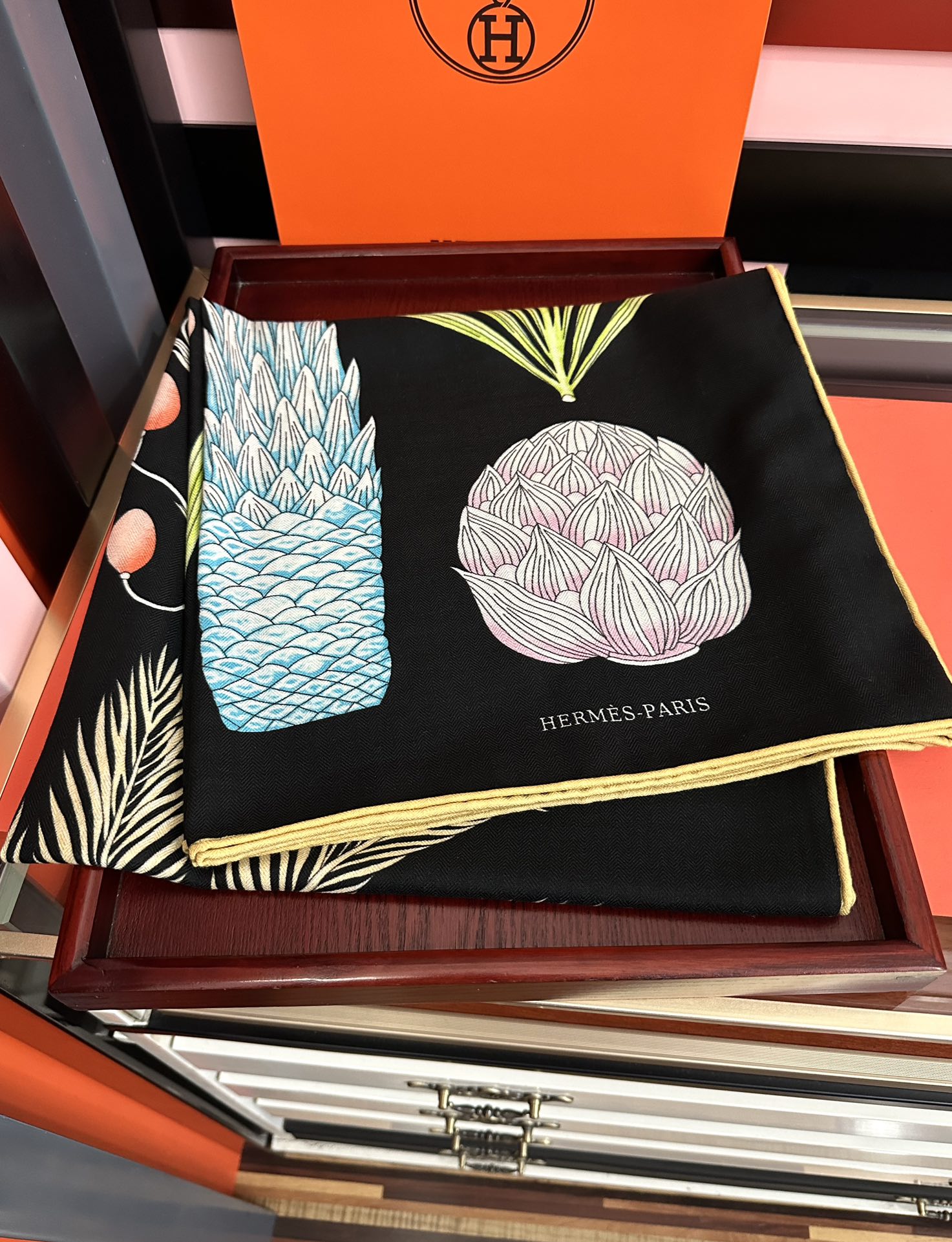 Hermès 2050爱马仕 ZG同步菠萝 大家 尺寸:140X140、材质：30%真丝+70丝绒，2⃣ 色