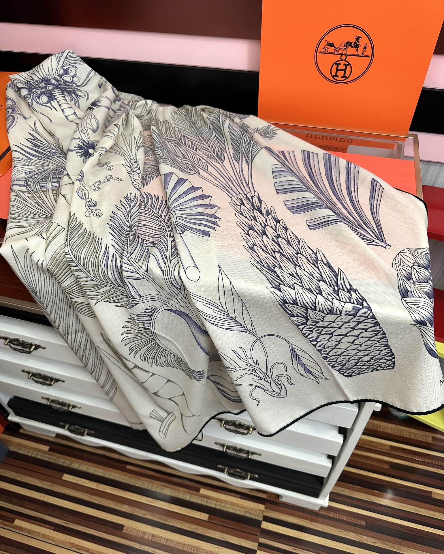 Hermès 2050爱马仕 ZG同步菠萝 大家 尺寸:140X140、材质：30%真丝+70丝绒，2⃣ 色