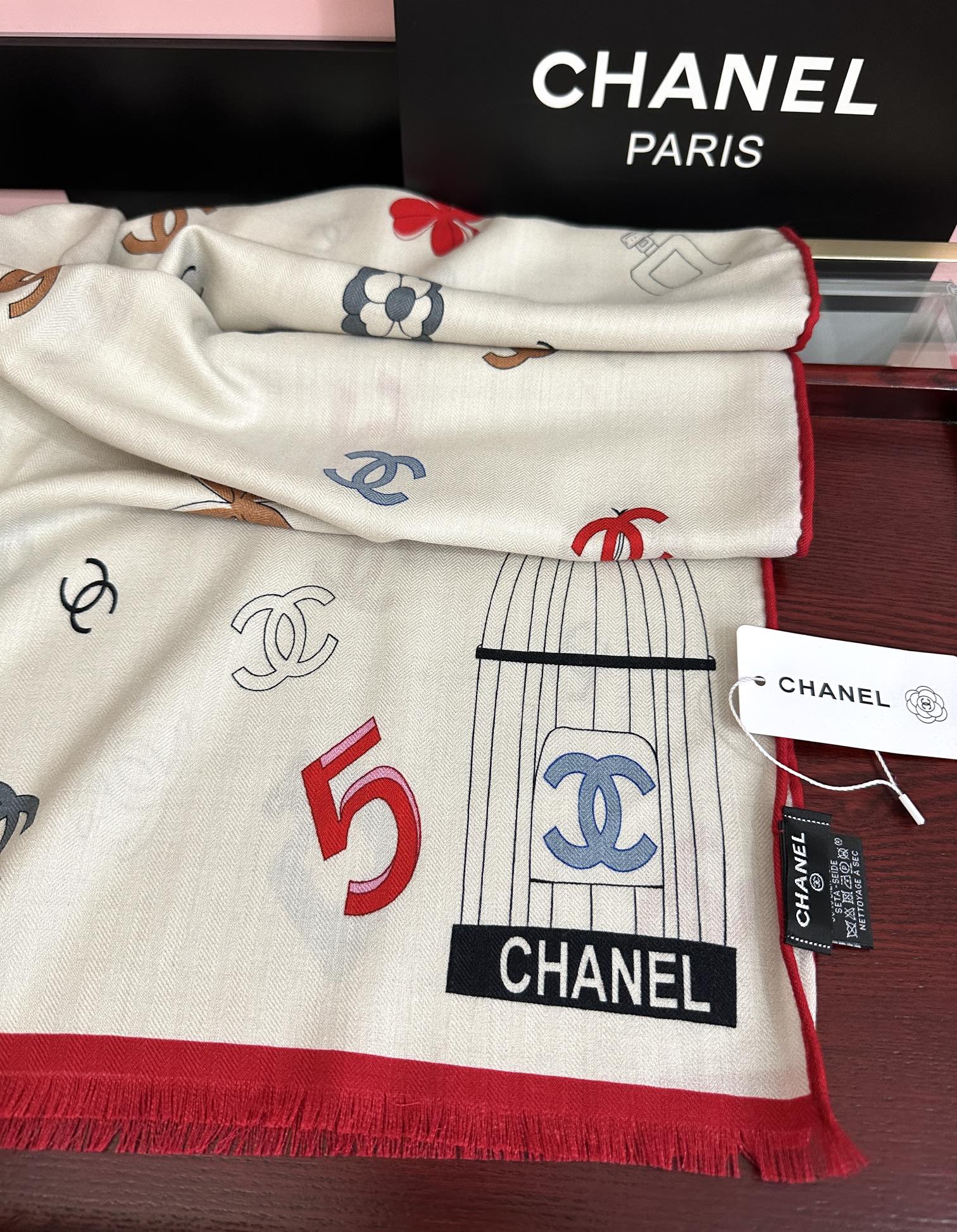 。新款 小香 双面同色 【5号香水瓶】太美了[吃瓜]下手一定要快[嘴唇]四季都可以用[勾引]真心美的让人