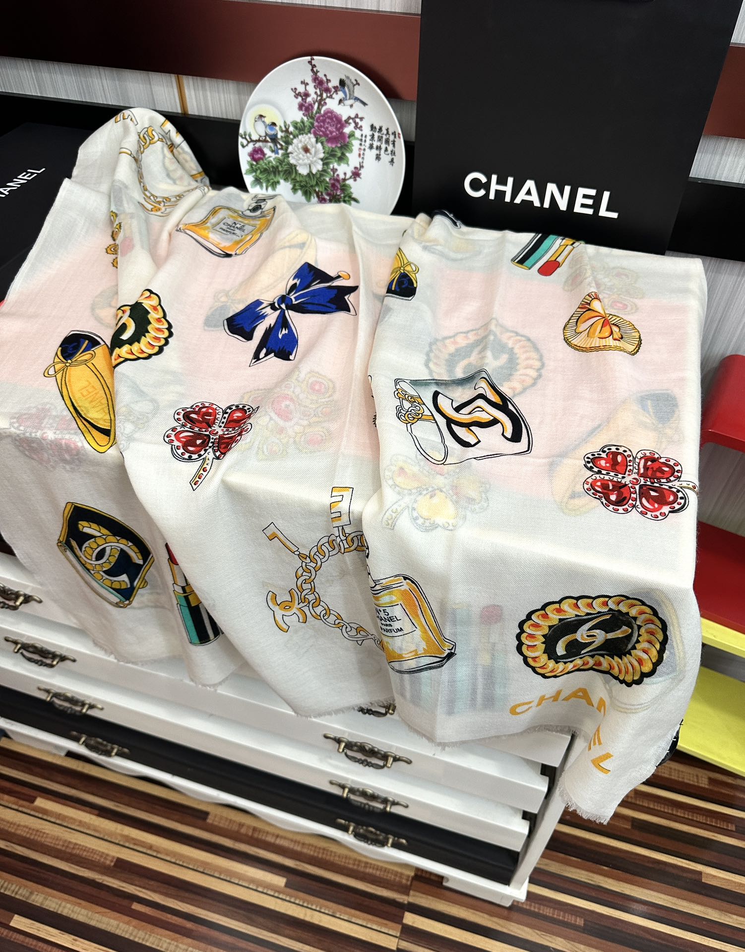 Chanel 真心赞 实物真心美 细节都可见 高端 VI 绝对值得入手 尺寸：100x200cm材质：羊绒