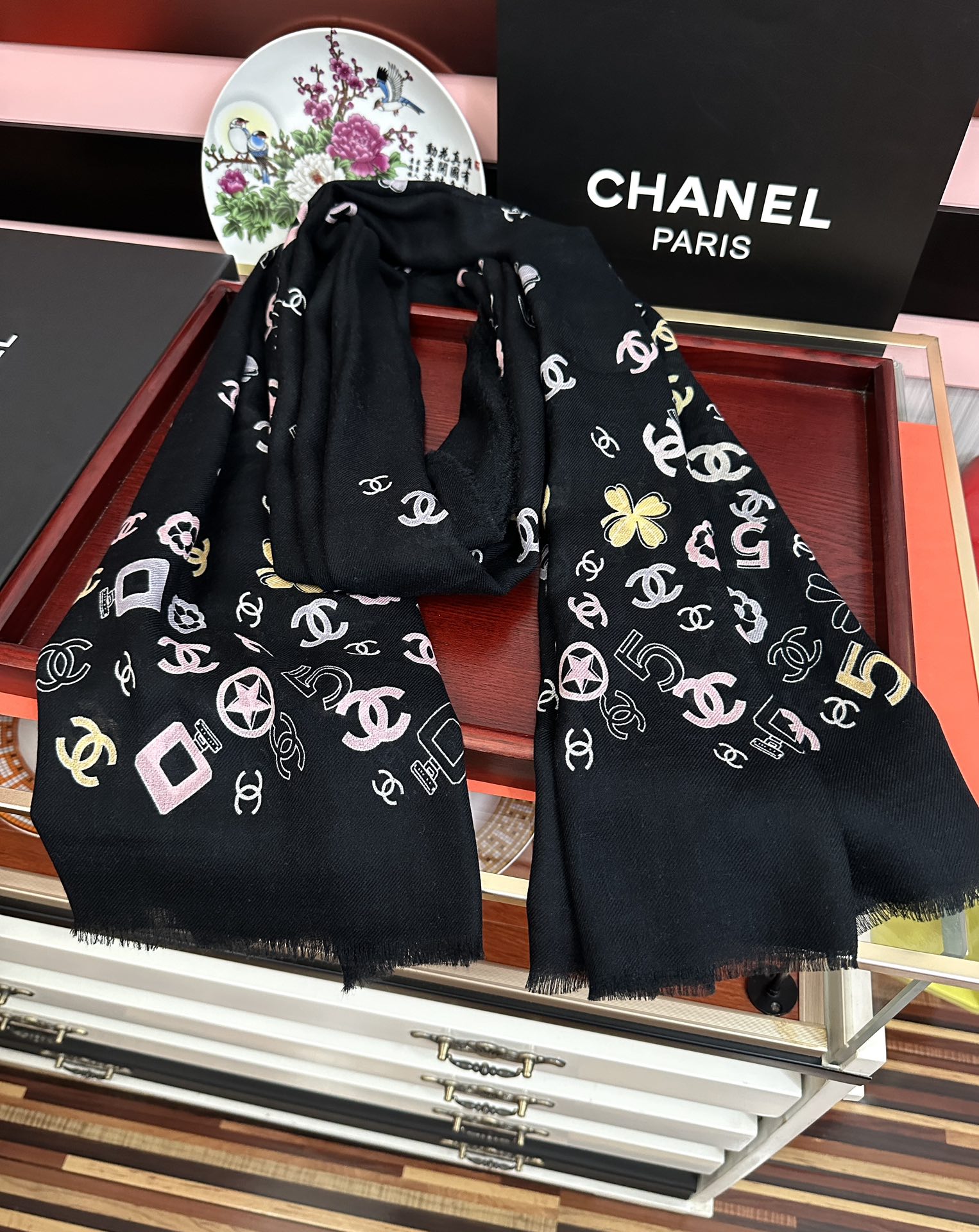 。爆款小香太美了[嘴唇]2026最新款【5号香水瓶】必备款 顶级设计太美了，真心赞👍😘💍实物真心美 🎀披