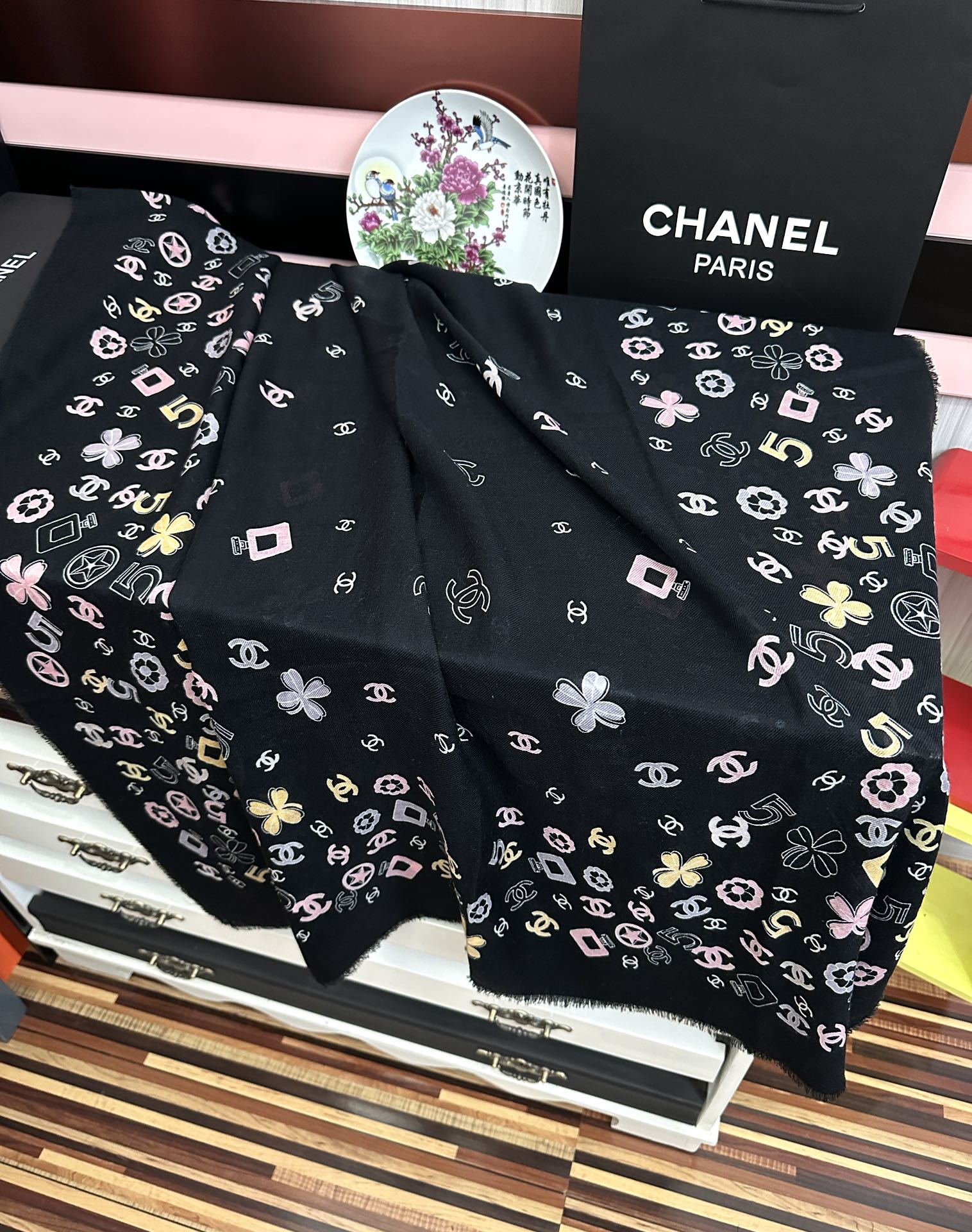 。爆款小香太美了[嘴唇]2026最新款【5号香水瓶】必备款 顶级设计太美了，真心赞👍😘💍实物真心美 🎀披