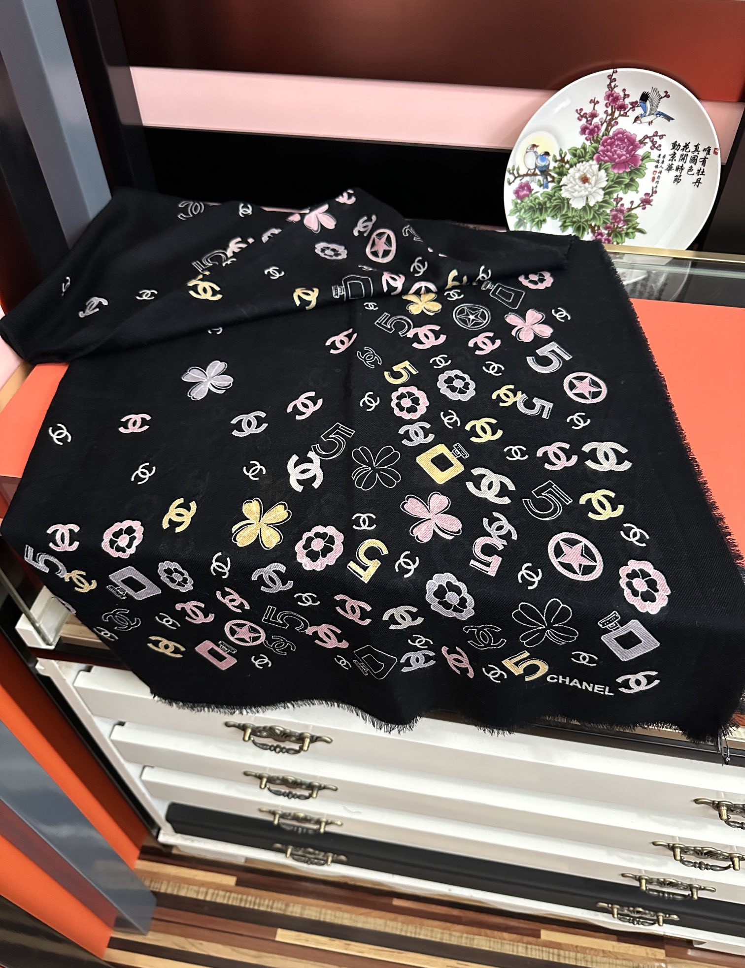 。爆款小香太美了[嘴唇]2026最新款【5号香水瓶】必备款 顶级设计太美了，真心赞👍😘💍实物真心美 🎀披