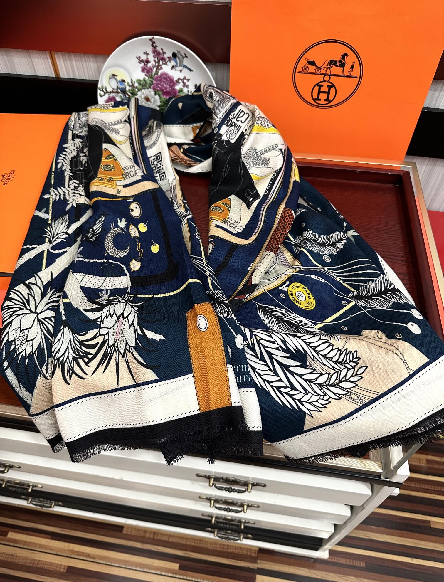 。2011 新款爱马仕。【双面同色】太美了[吃瓜]下手一定要快[嘴唇]四季都可以用[勾引]真心美的让人非