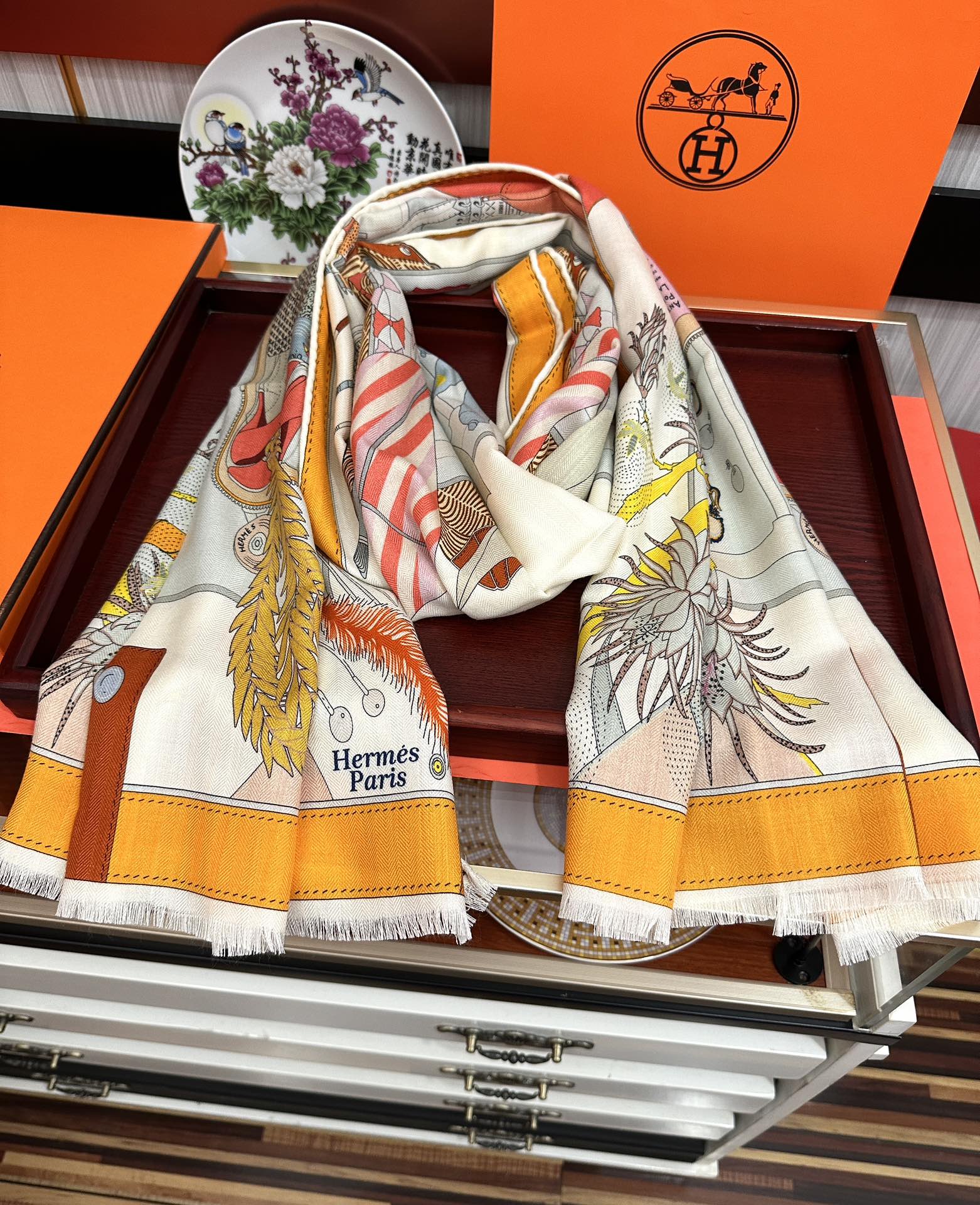 。2011 新款爱马仕。【双面同色】太美了[吃瓜]下手一定要快[嘴唇]四季都可以用[勾引]真心美的让人非