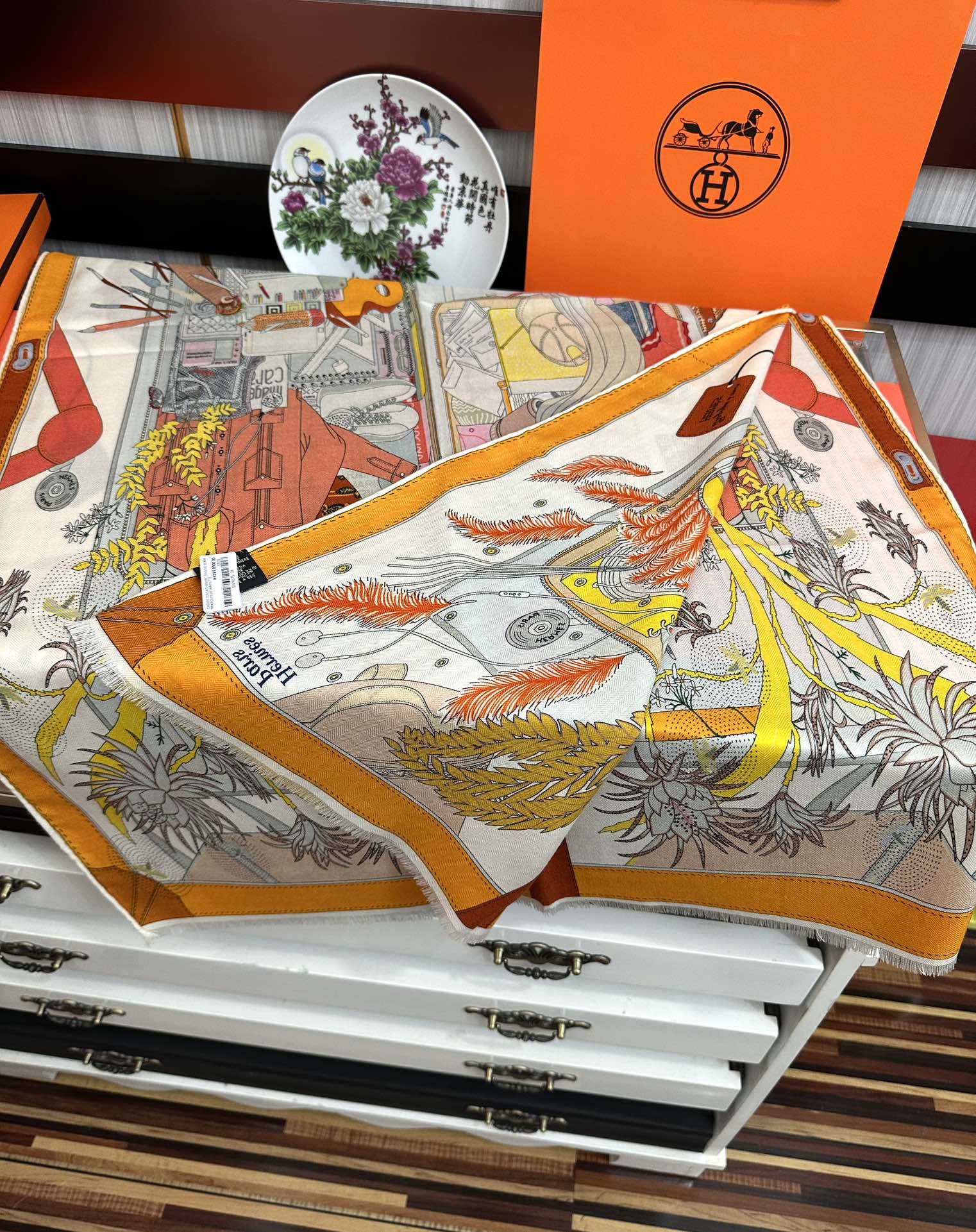 。2011 新款爱马仕。【双面同色】太美了[吃瓜]下手一定要快[嘴唇]四季都可以用[勾引]真心美的让人非