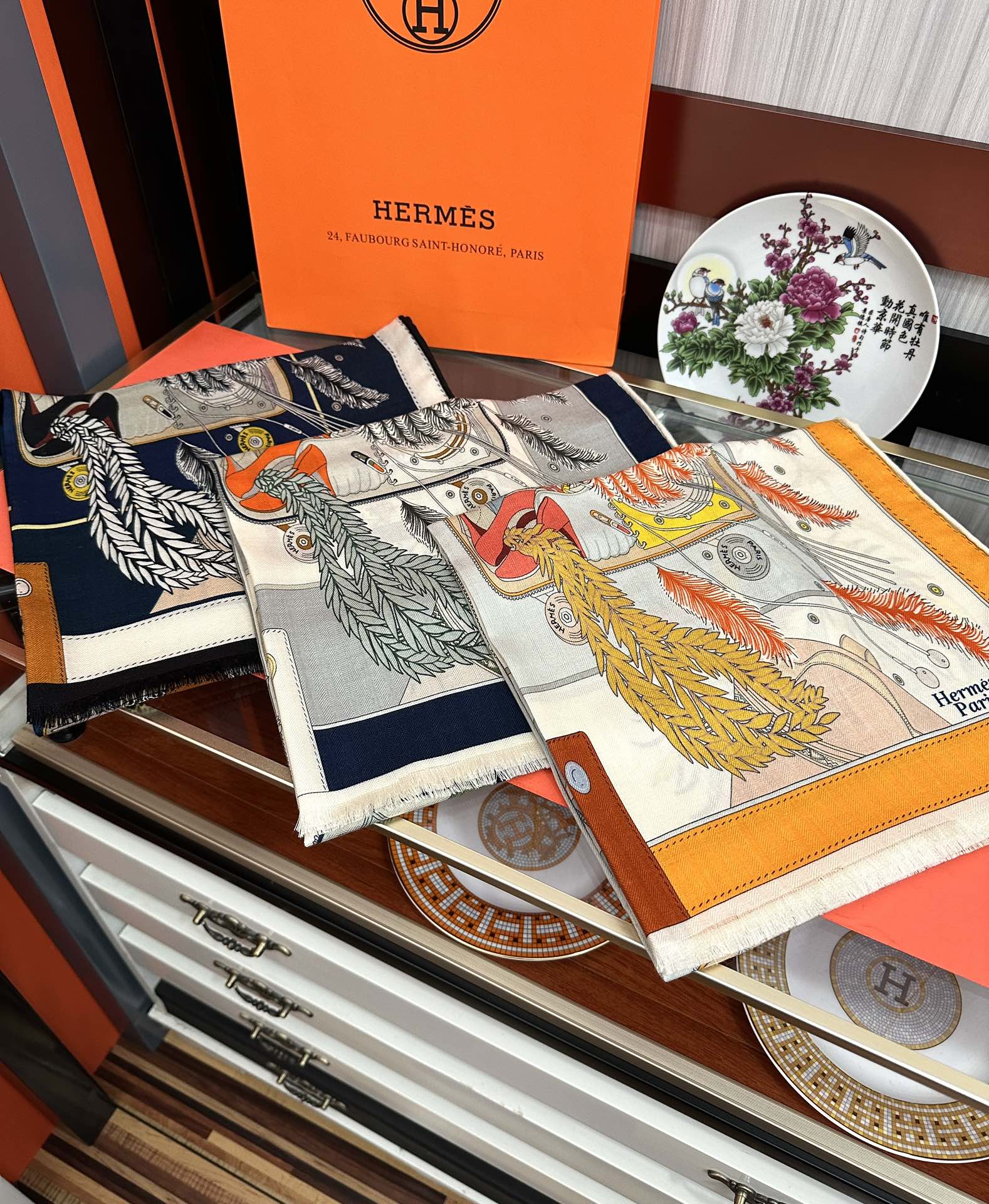 。2011 新款爱马仕。【双面同色】太美了[吃瓜]下手一定要快[嘴唇]四季都可以用[勾引]真心美的让人非