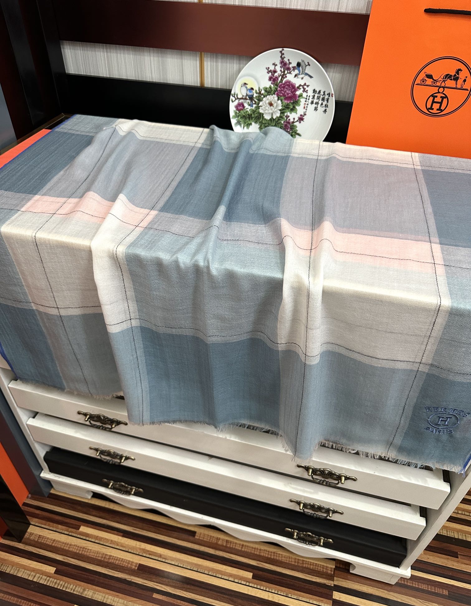 。爱马士🧣2026 太美了[庆祝]万众瞩目经典版到货🎆最优质的年轻设计师推出的最新概念👓搭配调色纱染再色