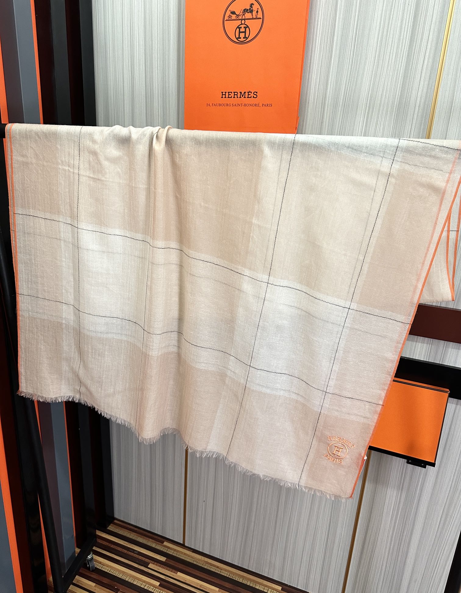 。爱马士🧣2026 太美了[庆祝]万众瞩目经典版到货🎆最优质的年轻设计师推出的最新概念👓搭配调色纱染再色