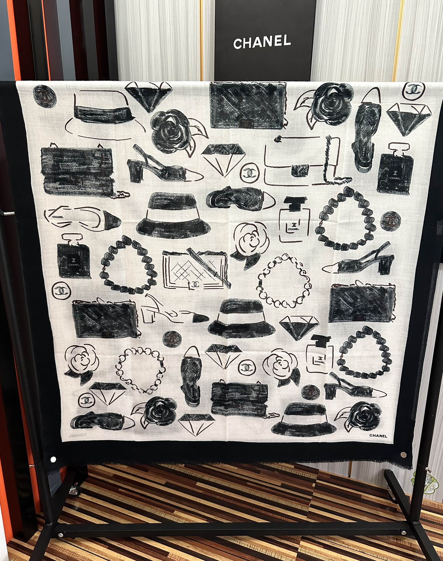 。上新 小香2026最新款、太美到心动😘实物真心美 🎀披肩配以印花💓无论设计喷绘都是非常到位☀️细节都可