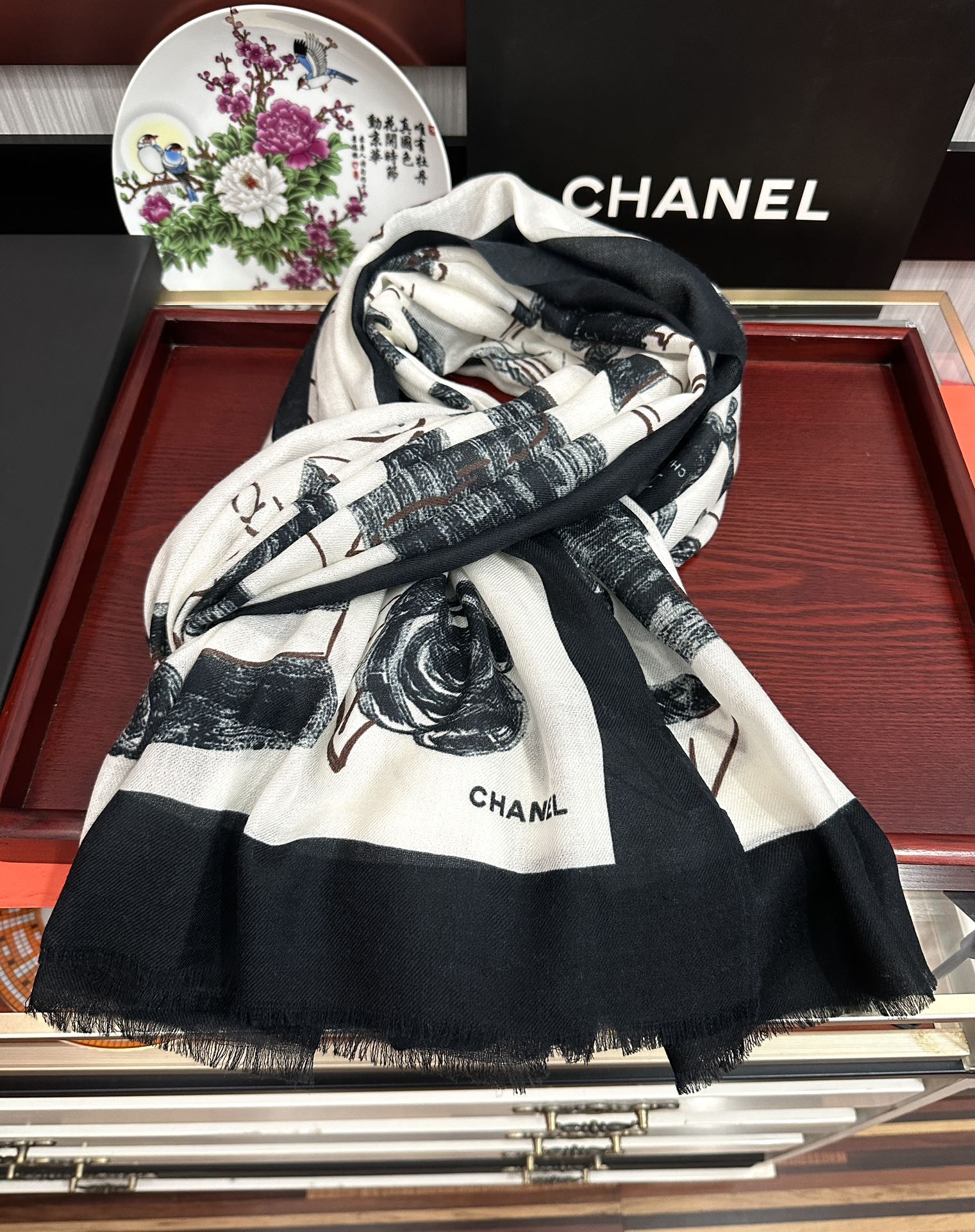 。上新 小香2026最新款、太美到心动😘实物真心美 🎀披肩配以印花💓无论设计喷绘都是非常到位☀️细节都可