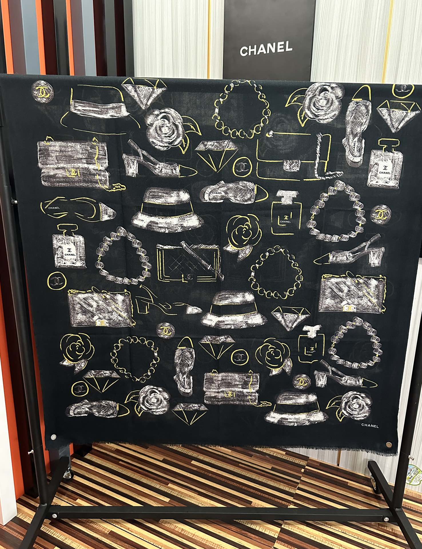 上新 小香 2026 新款真心赞👍【羊绒绒长巾】😘💍实物真心美 🎀披肩配以印花💓💃🏻无论设计喷绘都是非常