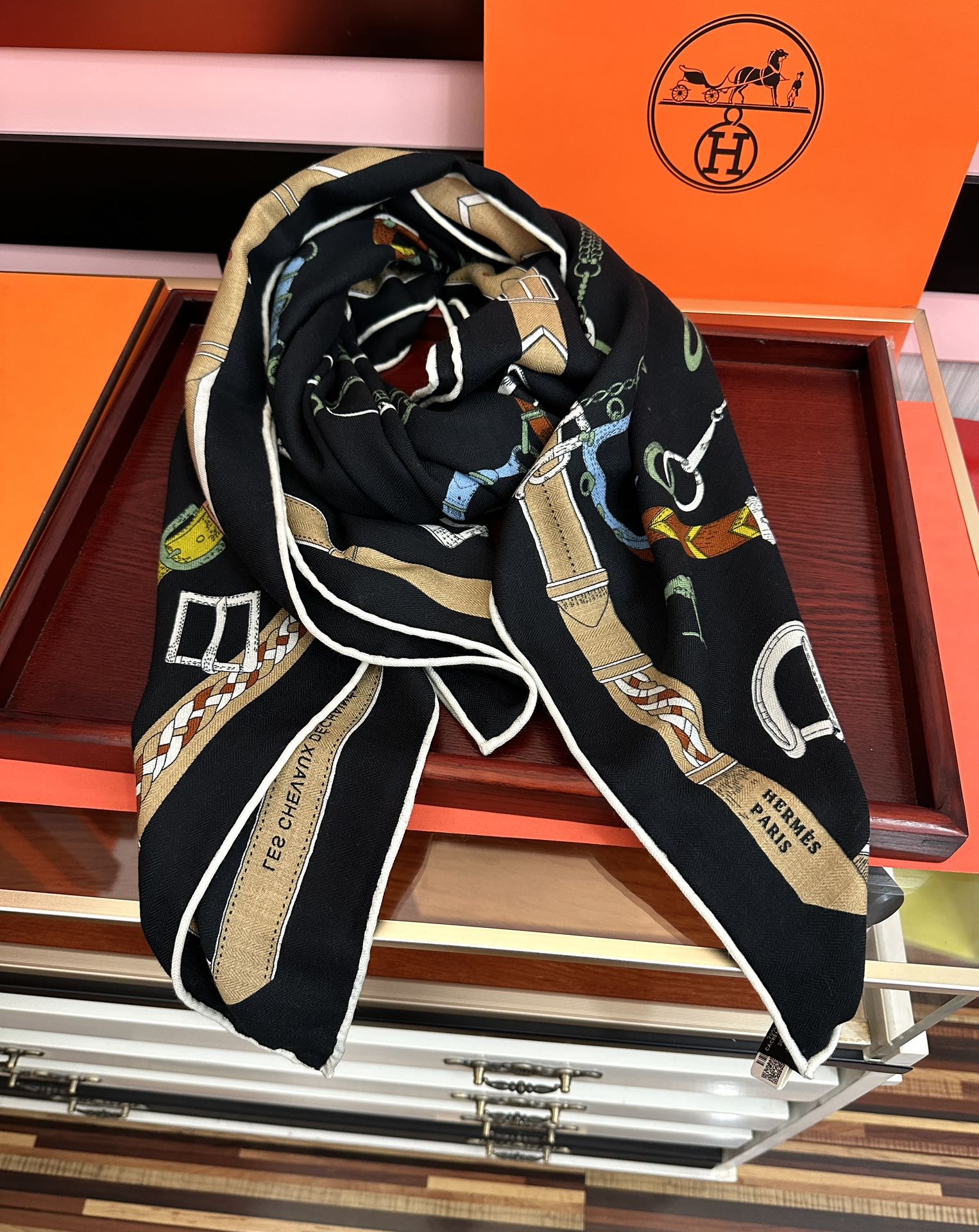 新款❤️ 爱马士2026【双面同色】ZG同步最新款 买了都说好看顶级工艺超值[嘴唇]专柜爆款🎁🎁羊绒方巾