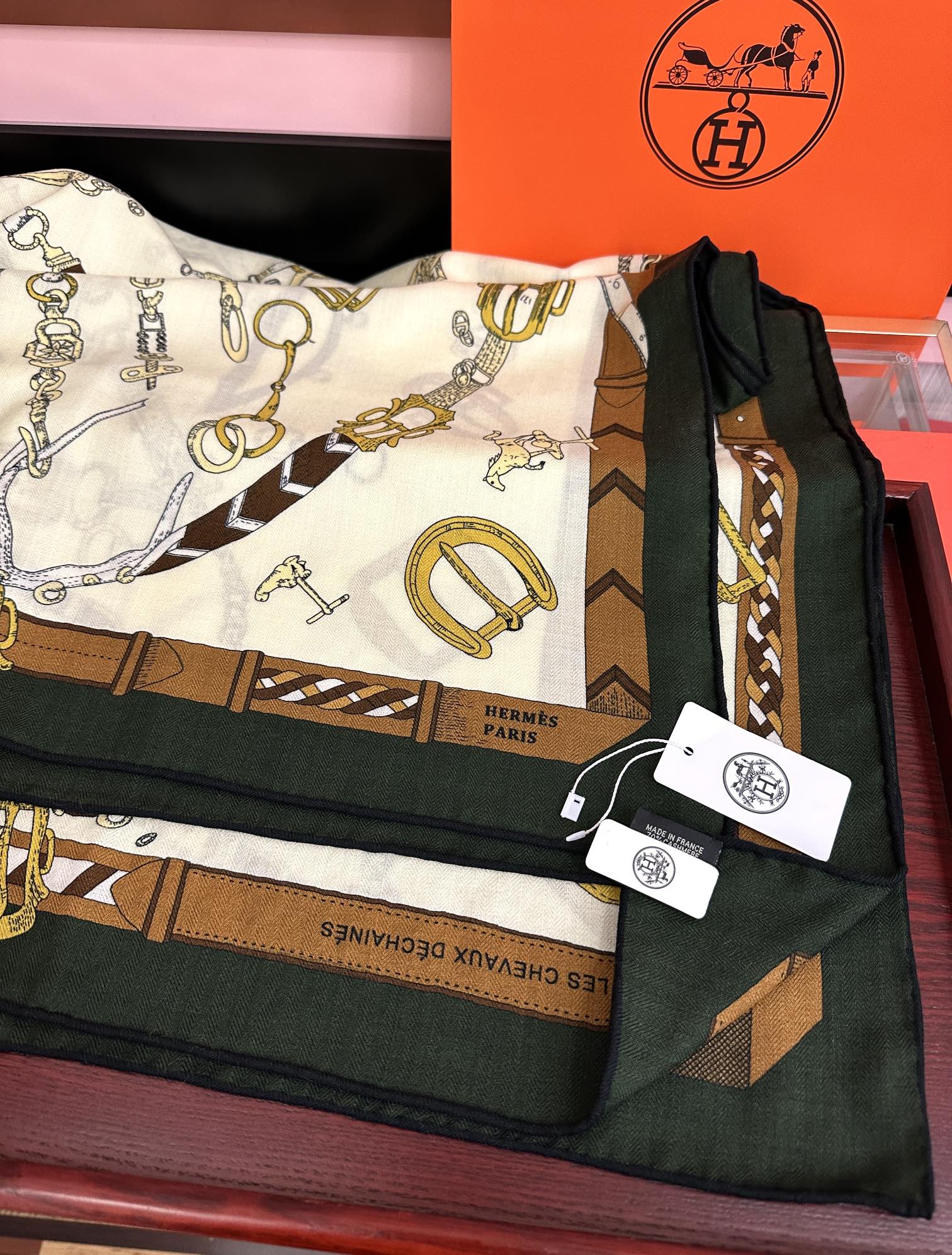 新款❤️ 爱马士2026【双面同色】ZG同步最新款 买了都说好看顶级工艺超值[嘴唇]专柜爆款🎁🎁羊绒方巾