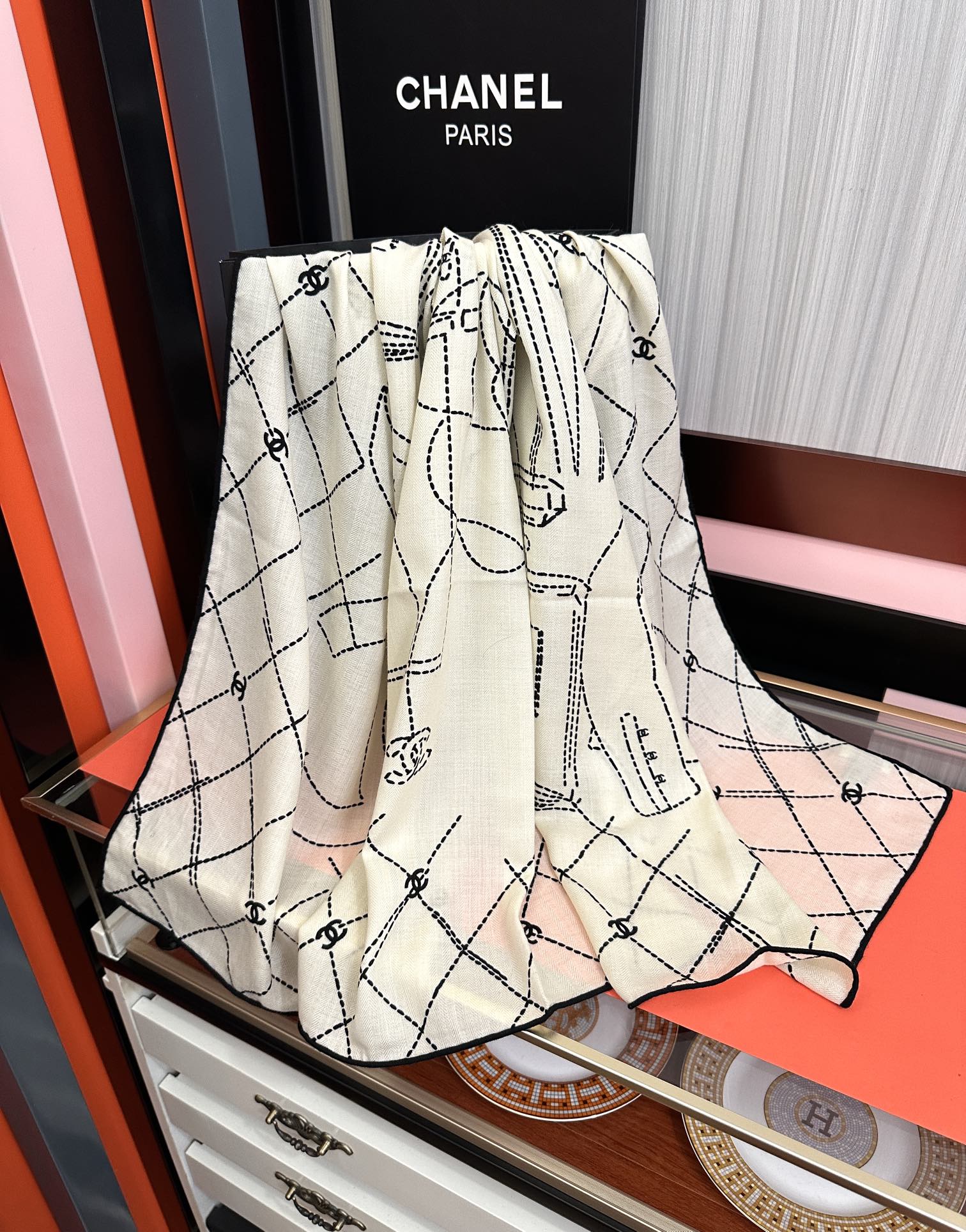 新款。2011香奈儿 【双面同色】永远经典双C优雅Coco风[礼物]~气质到骨子里[色]香奶奶新一季的面