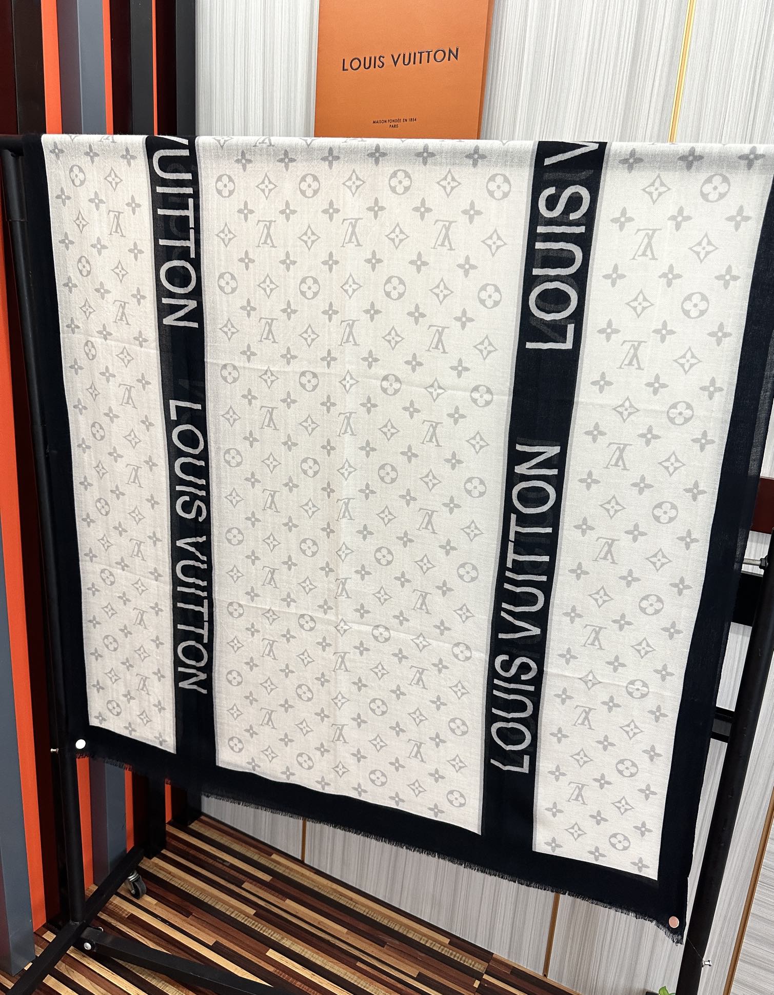 上新 L家 2026 最新款‼️真心赞👍【双面戒指绒长巾】😘💍实物真心美 🎀披肩配以印花💓💃🏻无论设计喷