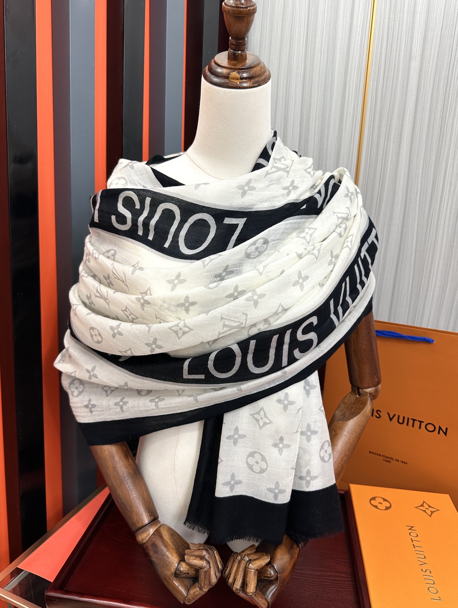 上新 L家 2026 最新款‼️真心赞👍【双面戒指绒长巾】😘💍实物真心美 🎀披肩配以印花💓💃🏻无论设计喷