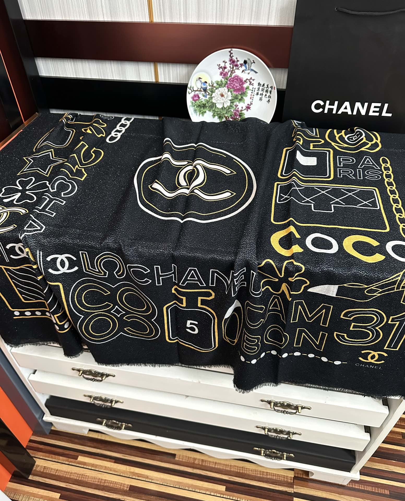 。上新小香 银丝2026 最新款[吃瓜]闪闪发光[咖啡]顶级设计太美了，真心赞👍【羊绒绒长巾】😘💍实物真