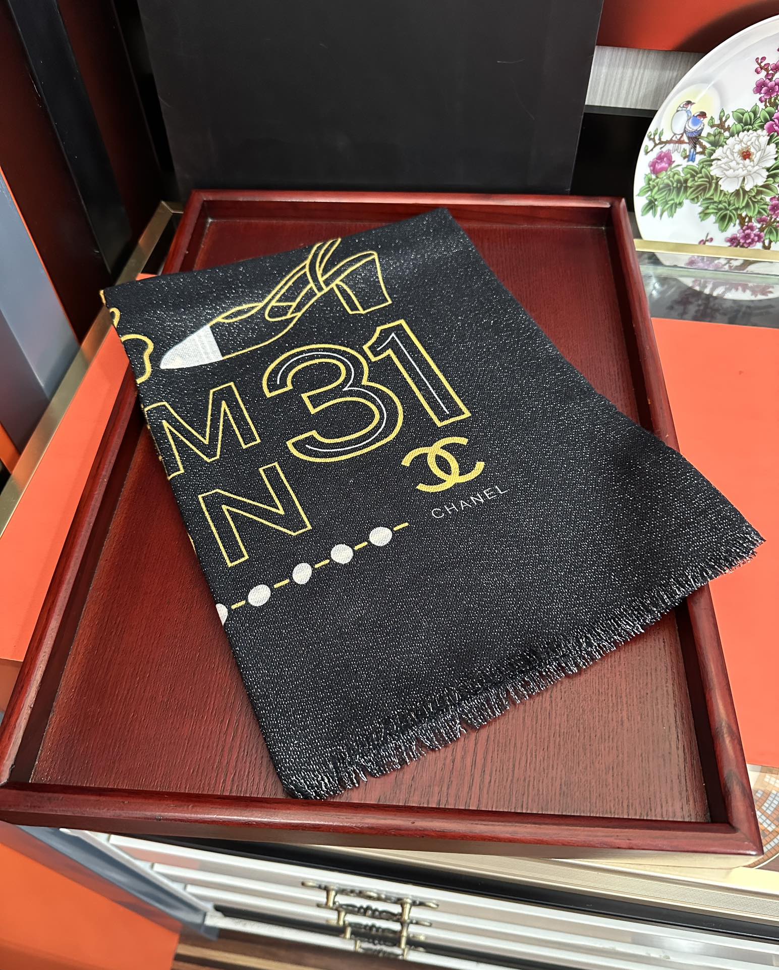 。上新小香 银丝2026 最新款[吃瓜]闪闪发光[咖啡]顶级设计太美了，真心赞👍【羊绒绒长巾】😘💍实物真