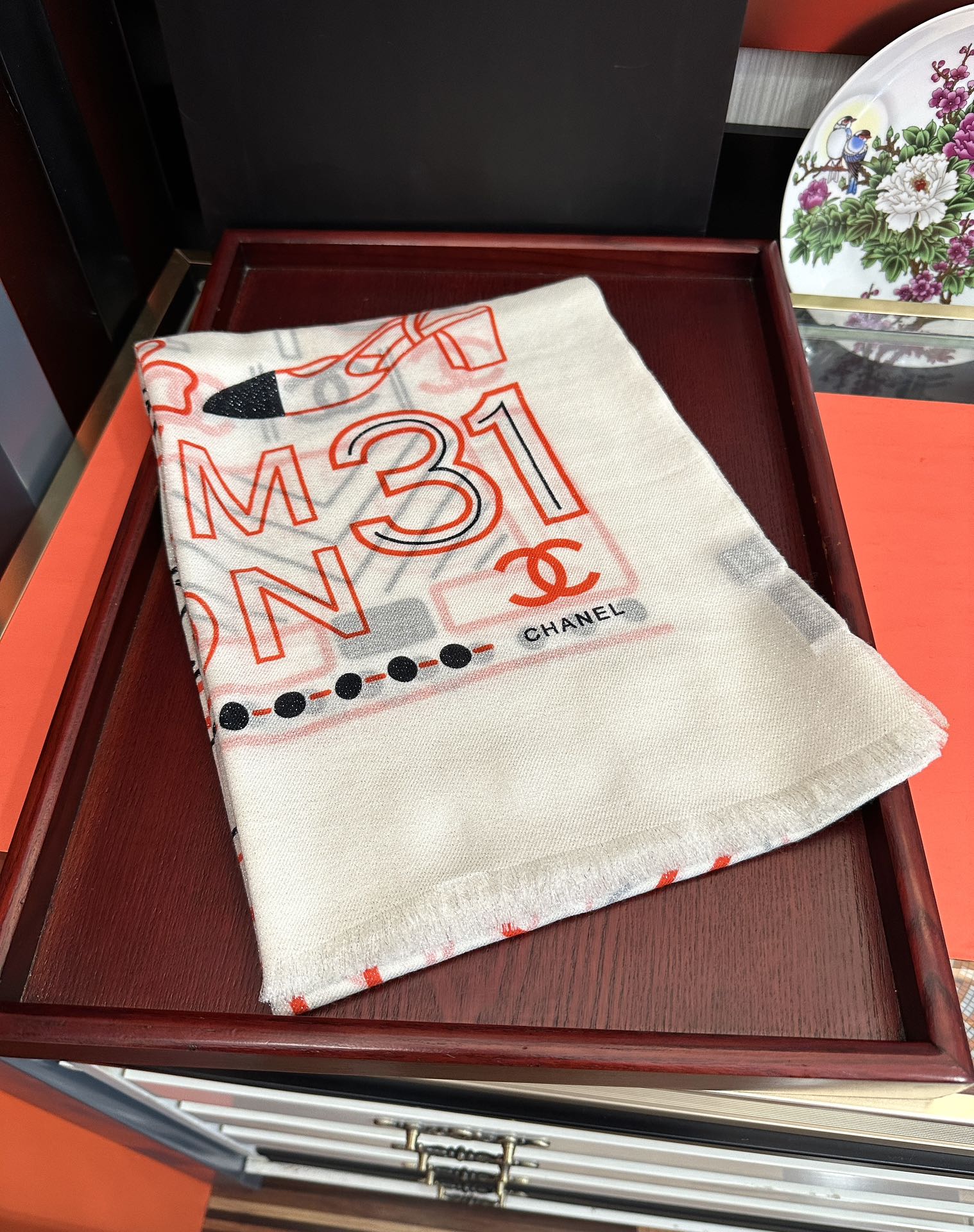 。上新小香 银丝2026 最新款[吃瓜]闪闪发光[咖啡]顶级设计太美了，真心赞👍【羊绒绒长巾】😘💍实物真